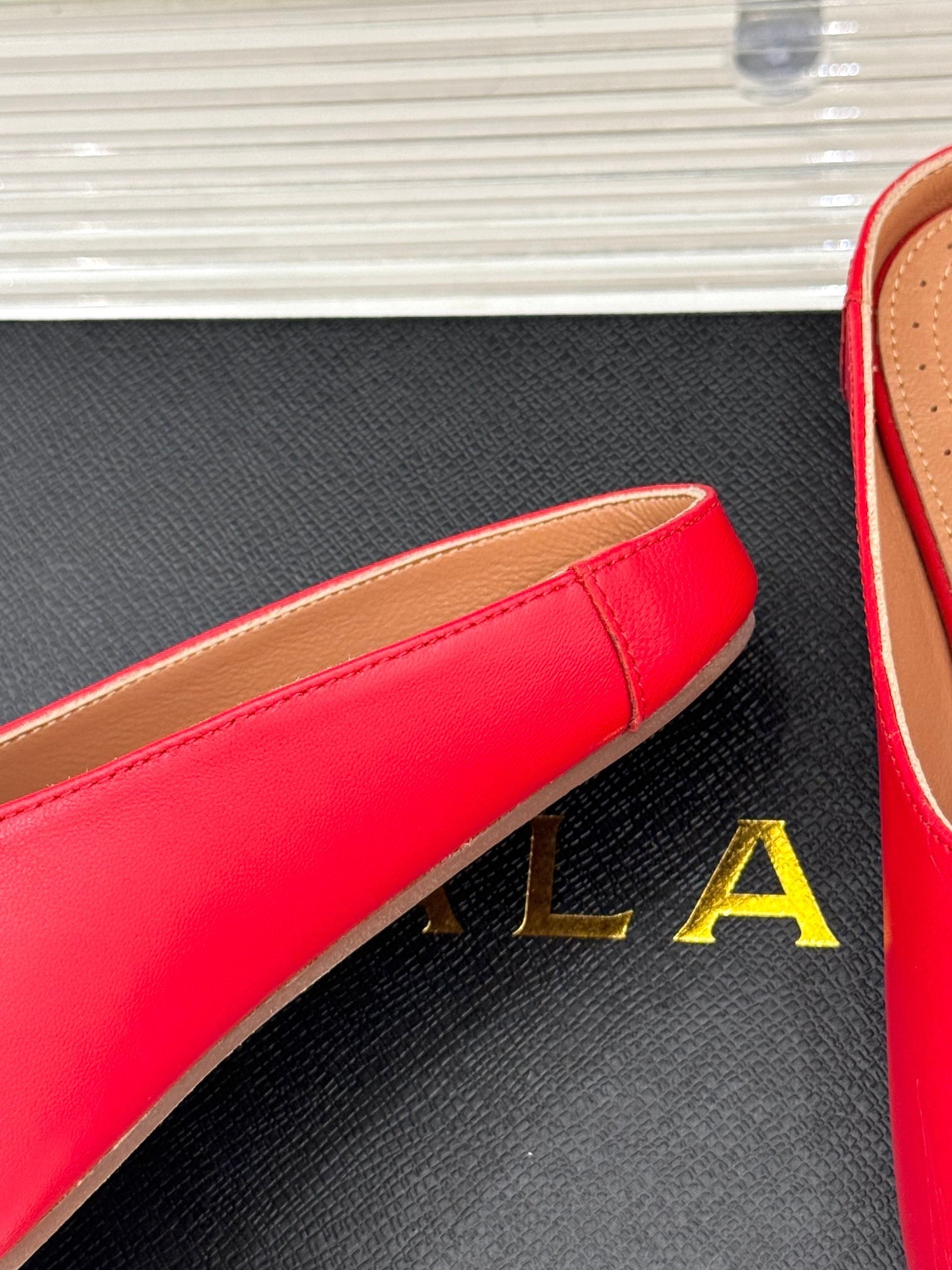 ALAIA FLAT MULE IN CRIMSON RED LAMBSKIN