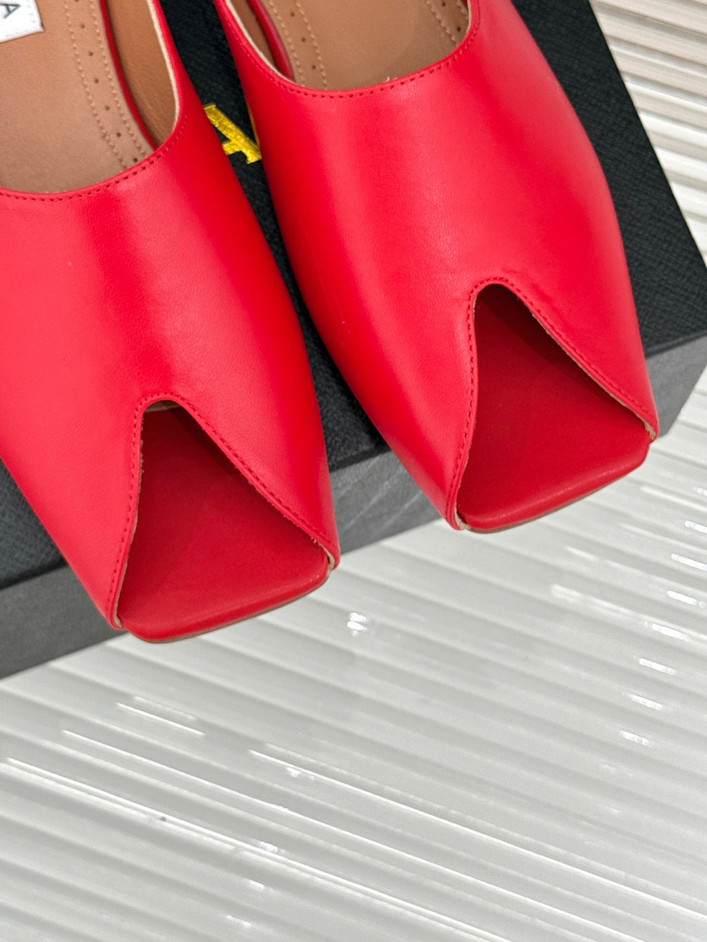 ALAIA FLAT MULE IN CRIMSON RED LAMBSKIN