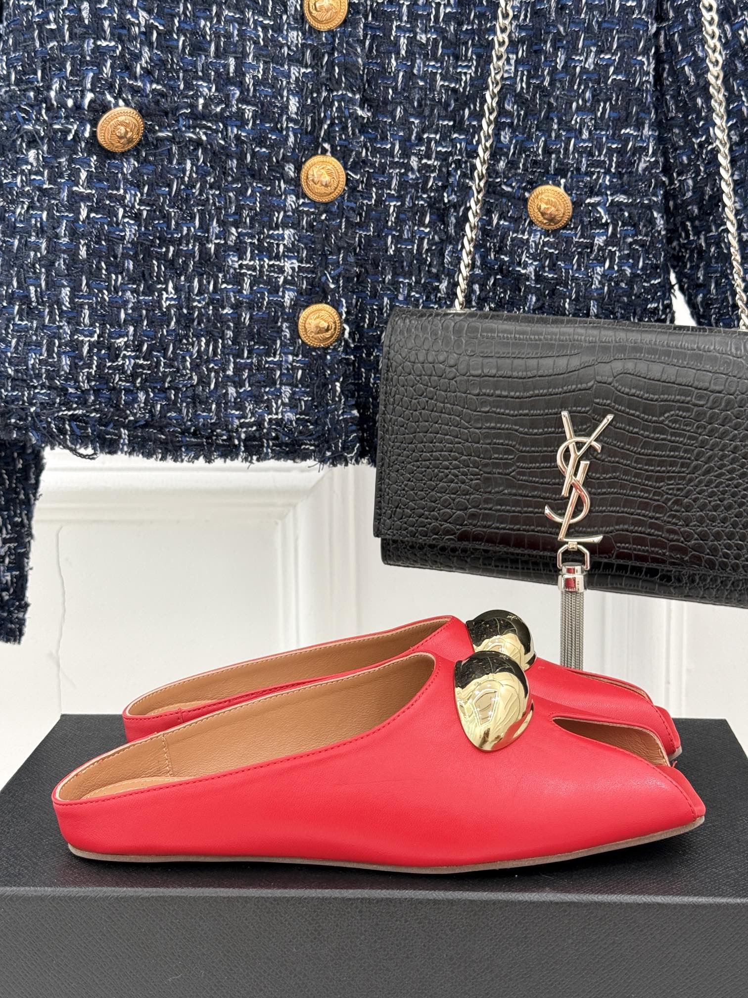 ALAIA FLAT MULE IN CRIMSON RED LAMBSKIN WITH GOLD HARDWARE