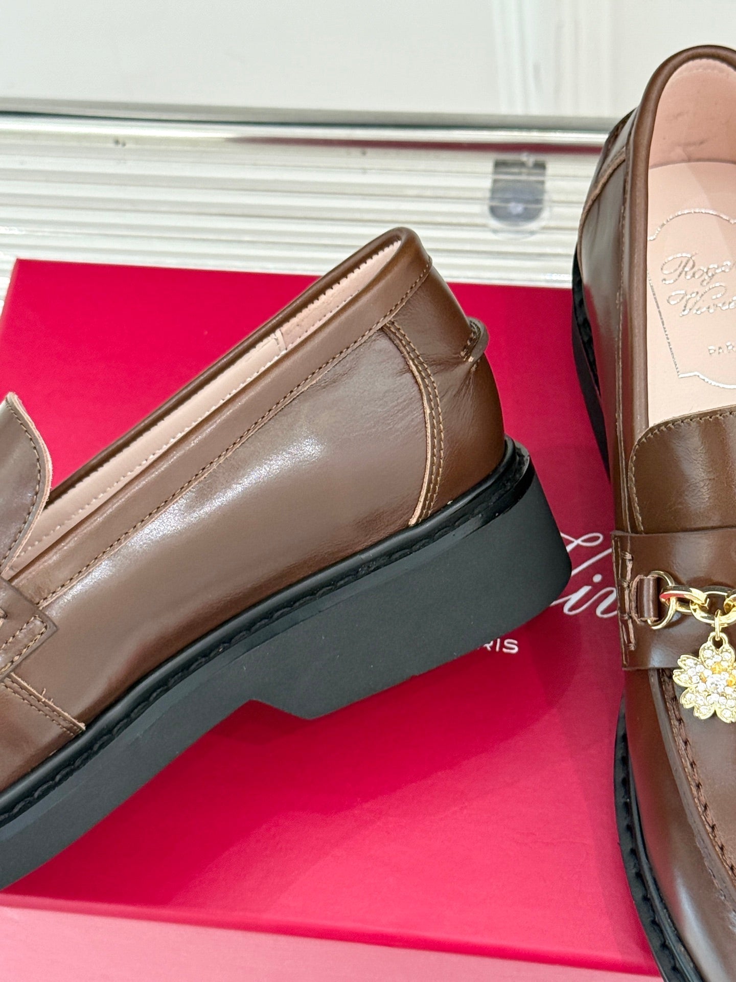 ROGER VIVIER 25S RANGERS CHAIN LOAFER IN BROWN CALFSKIN