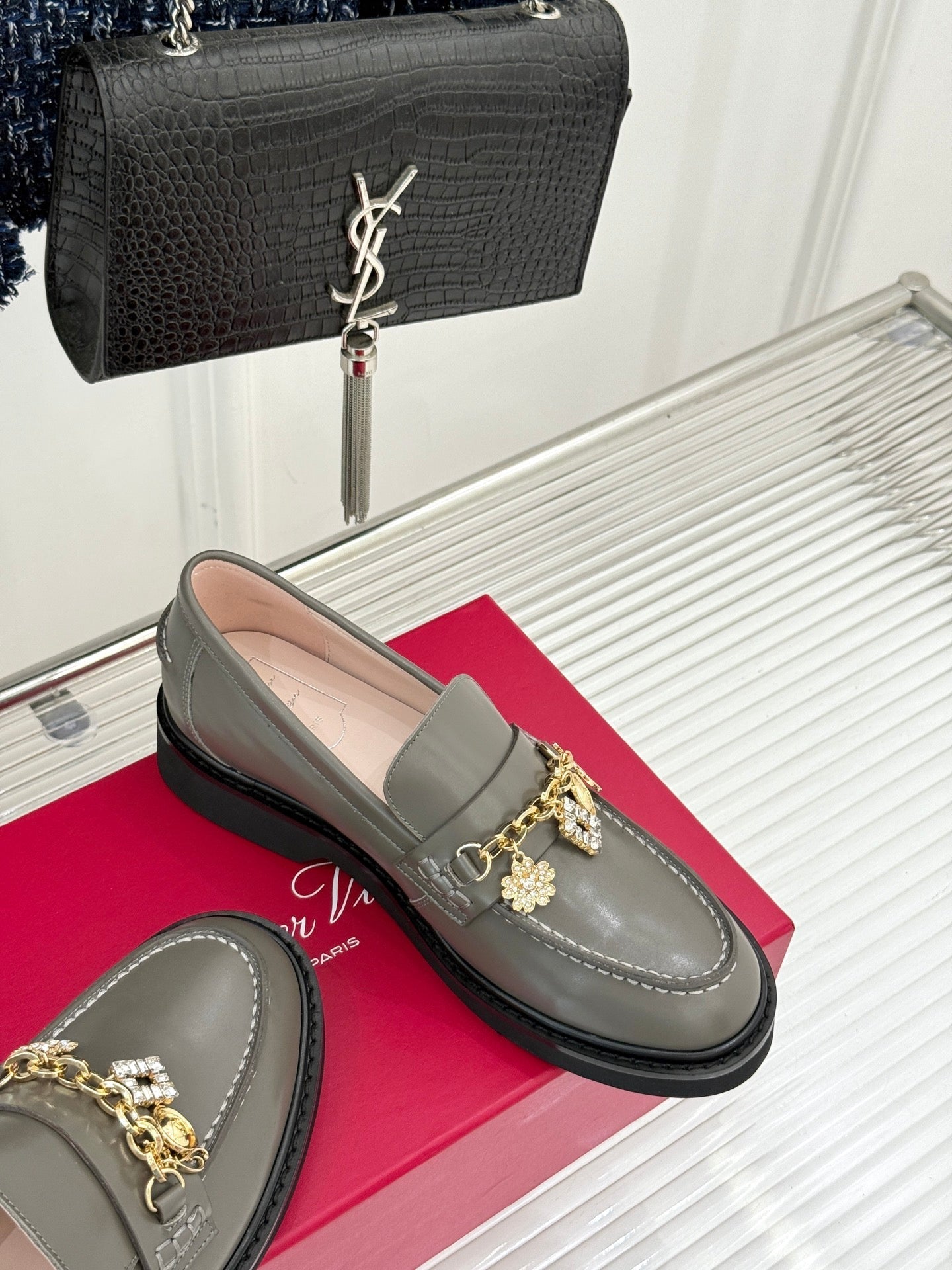 ROGER VIVIER 25S RANGERS CHAIN LOAFER IN OLIVE GRAY CALFSKIN
