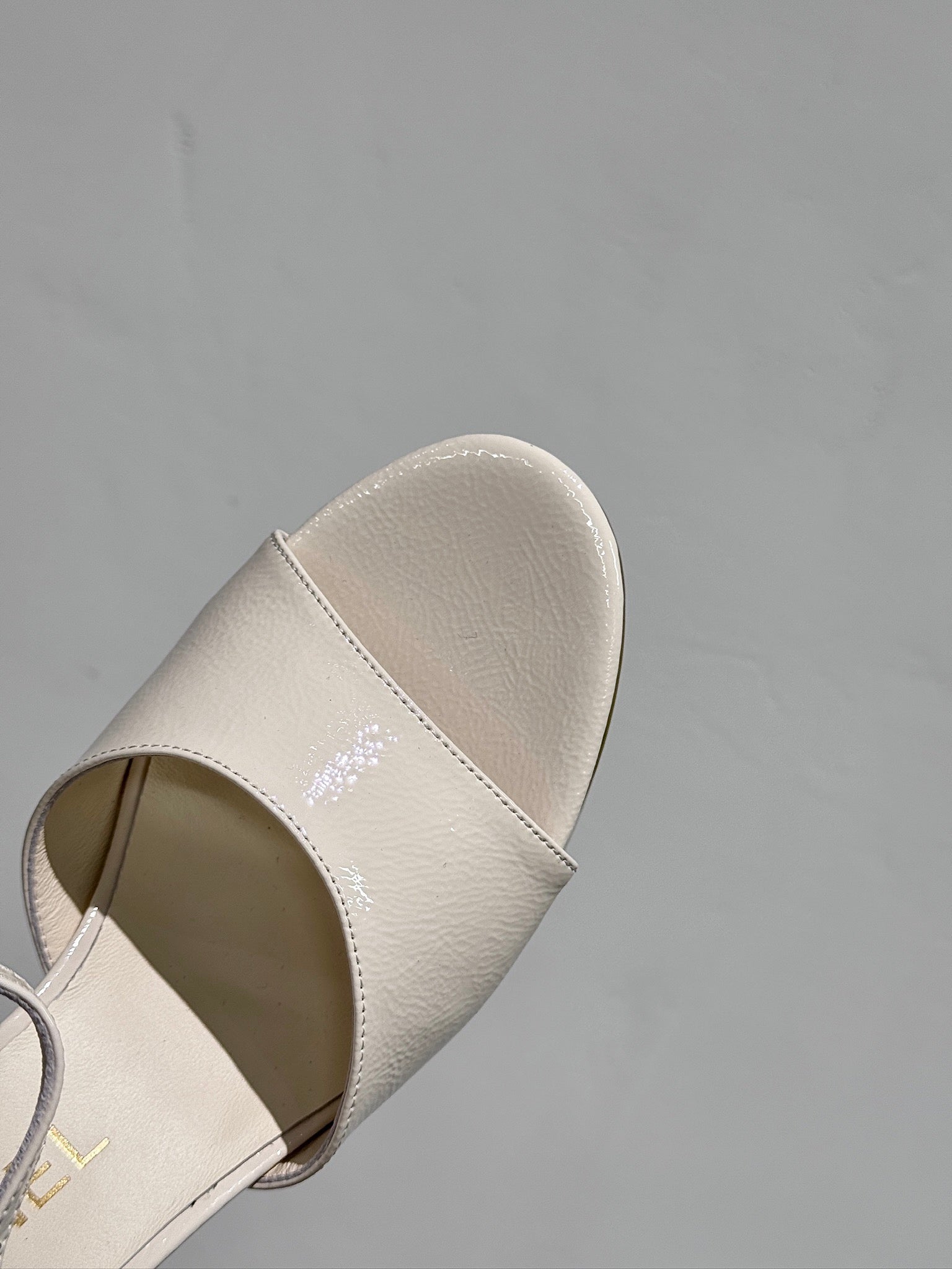 BLOCK HEEL SANDALS WHITE SHEEPSKIN