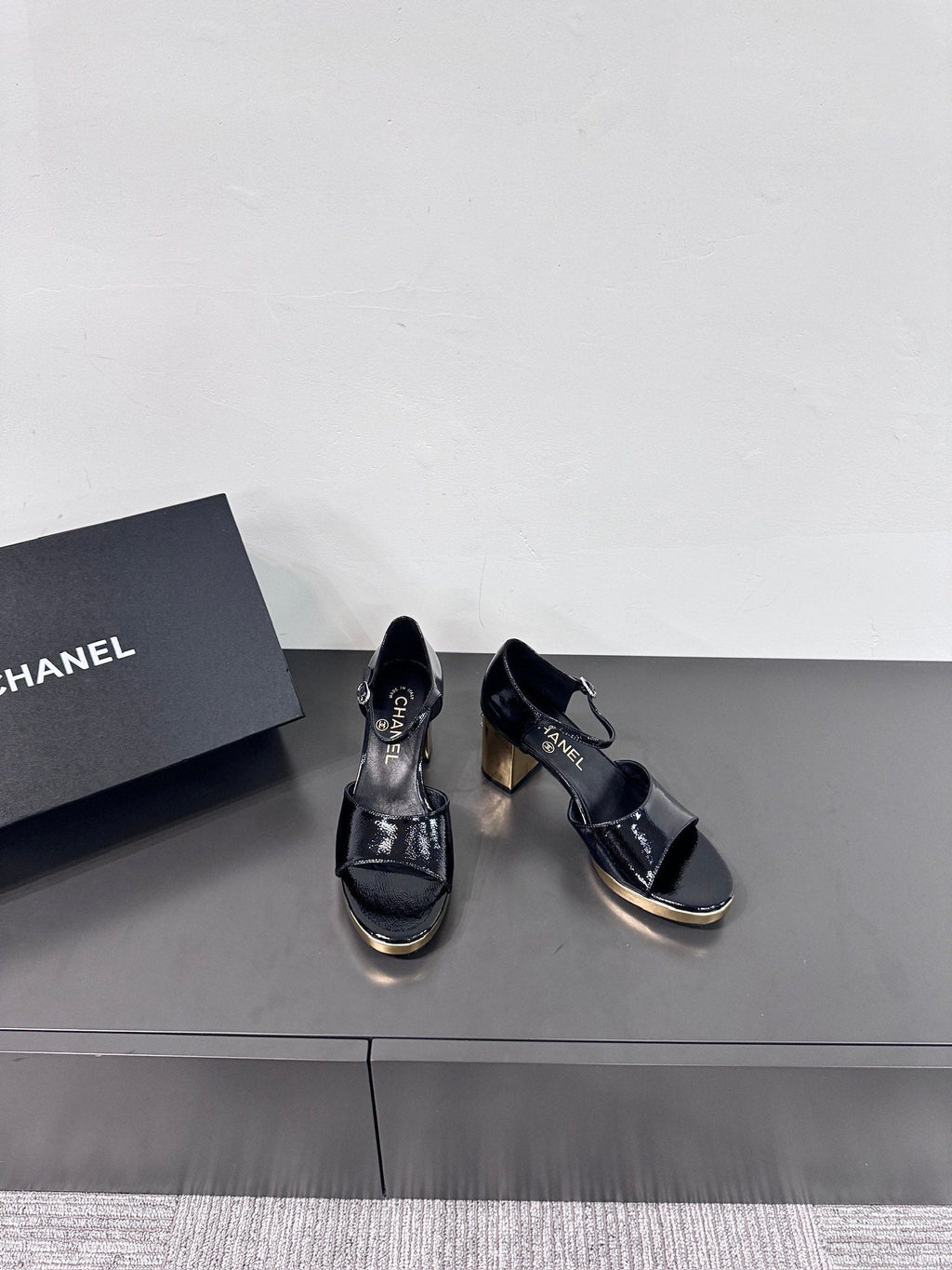 BLOCK HEEL SANDALS BLACK SHEEPSKIN