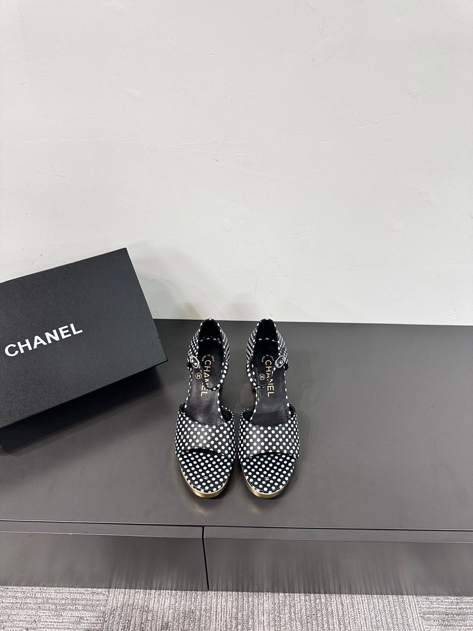 BLOCK HEEL SANDALS BLACK POLKA DOT SHEEPSKIN