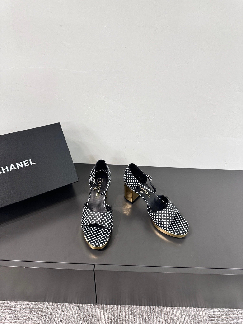 BLOCK HEEL SANDALS BLACK POLKA DOT SHEEPSKIN