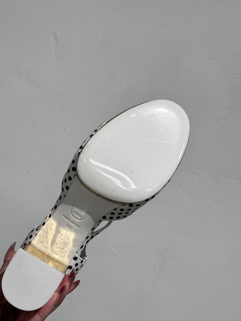 BLOCK HEEL SANDALS WHITE POLKA DOT SHEEPSKIN