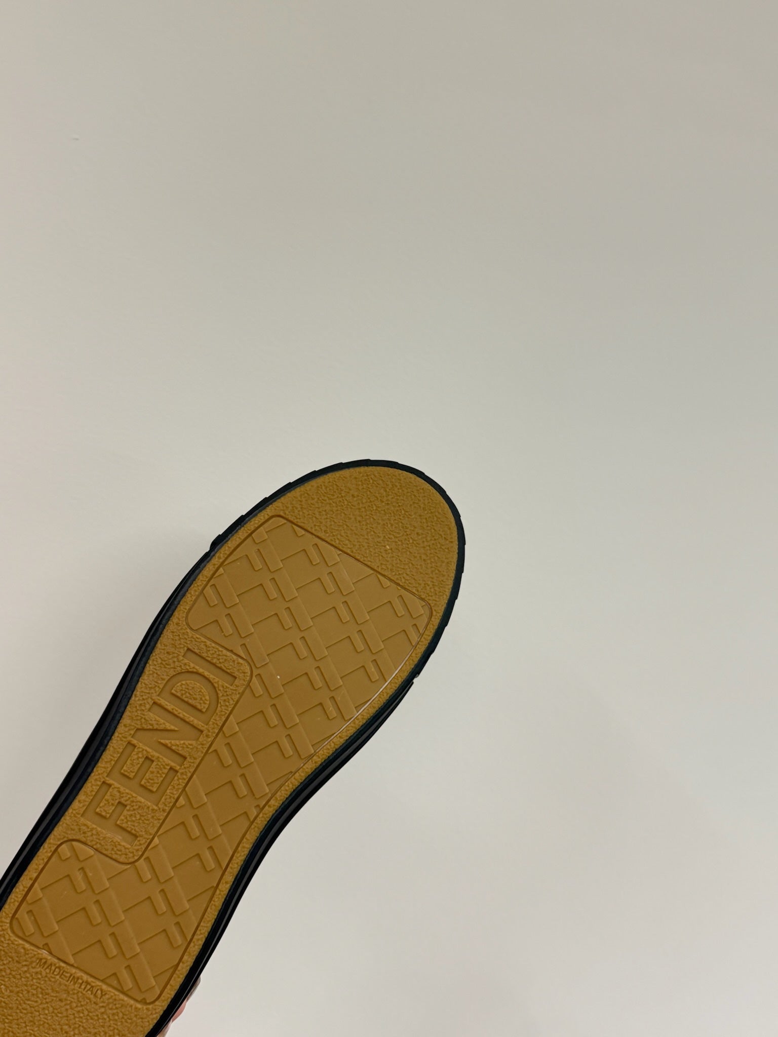 FF TRAINER SNEAKER IN BLACK CALFSKIN