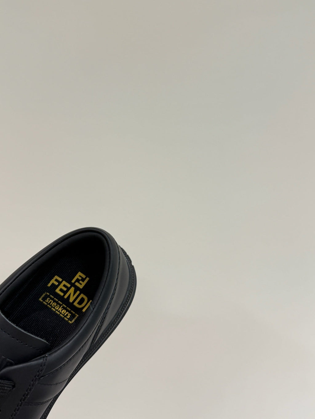 FF TRAINER SNEAKER IN BLACK CALFSKIN