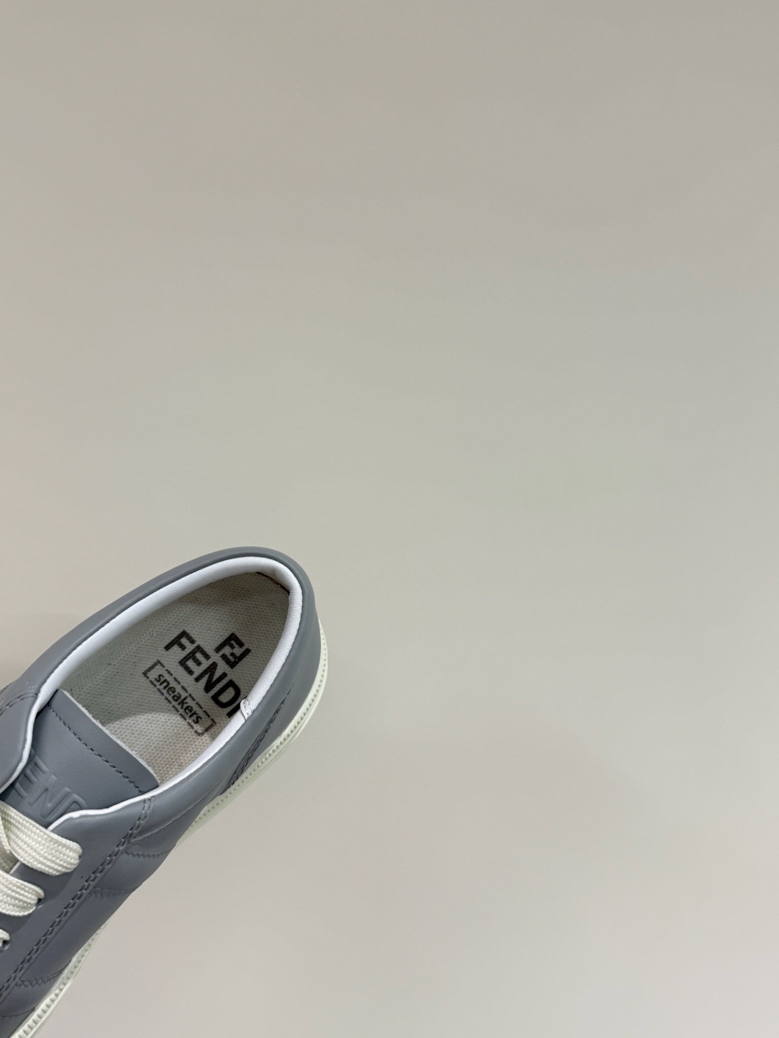 FF TRAINER SNEAKER IN DOLPHIN GRAY MIX WHITE CALFSKIN