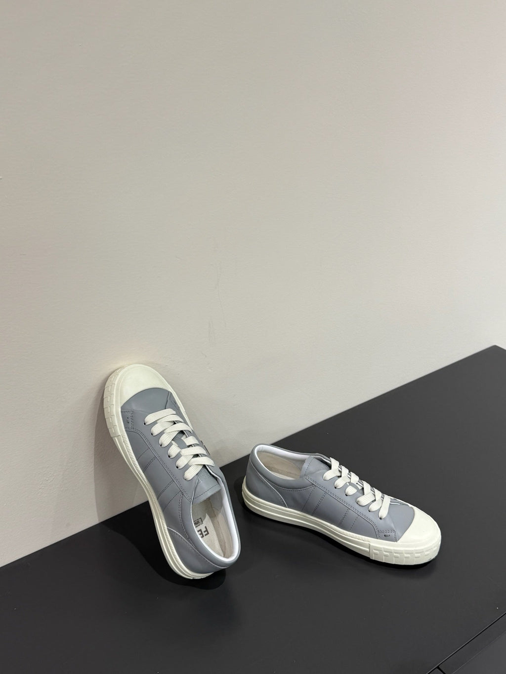 FF TRAINER SNEAKER IN DOLPHIN GRAY MIX WHITE CALFSKIN