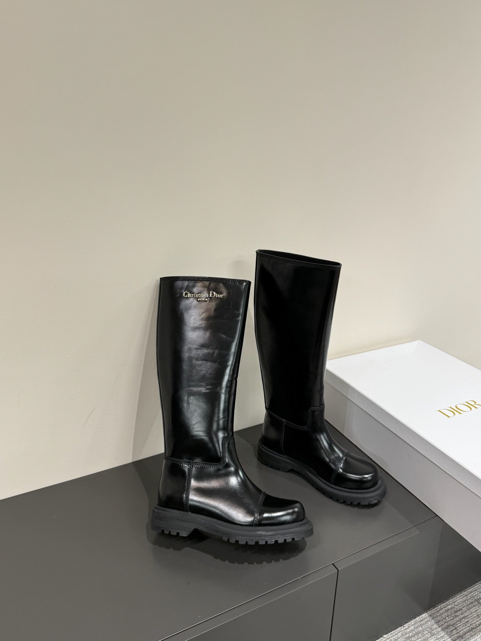 D-TOWN BOOTS IN BLACK PATENT CALFSKIN