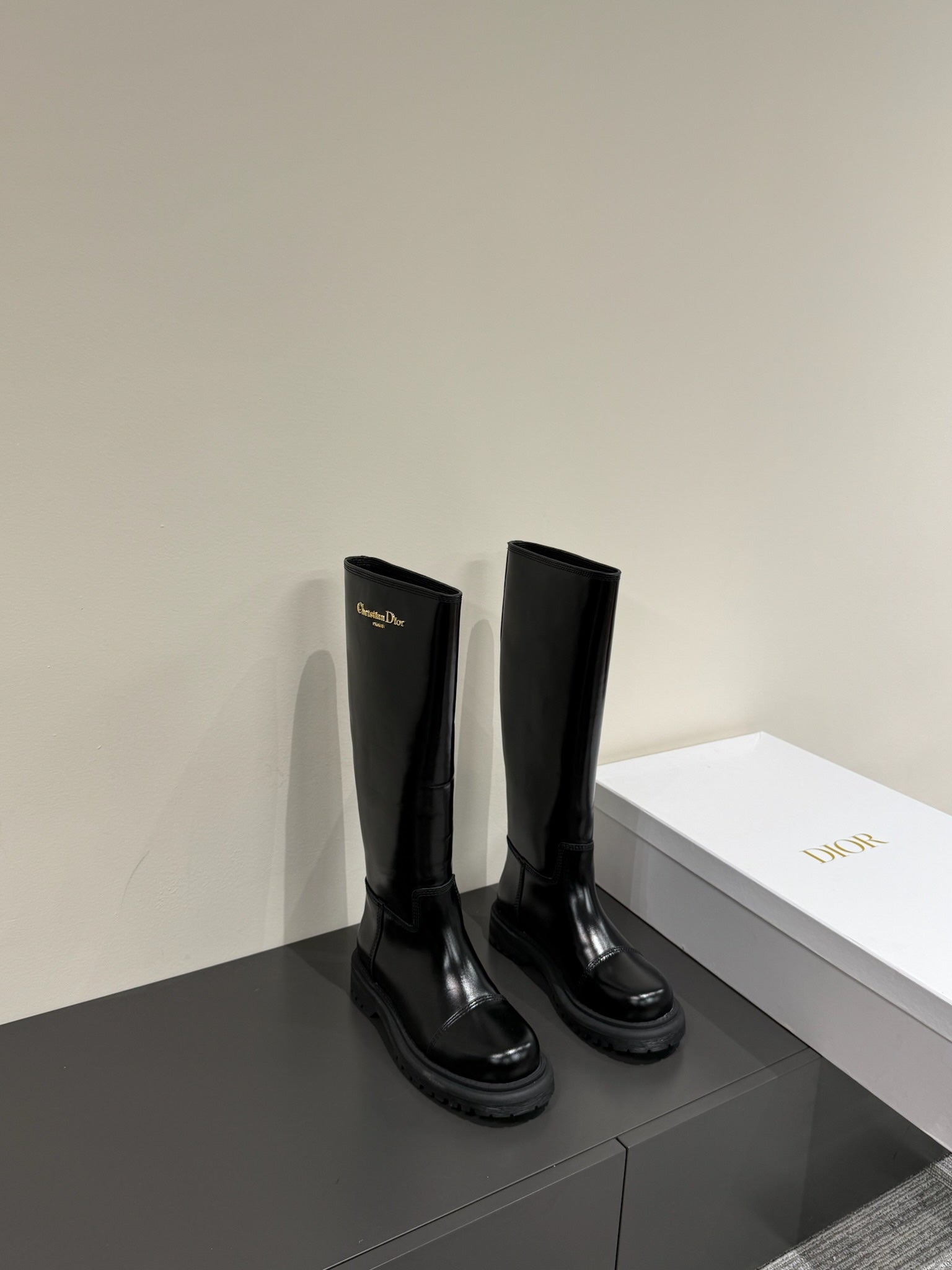 D-TOWN BOOTS IN BLACK PATENT CALFSKIN
