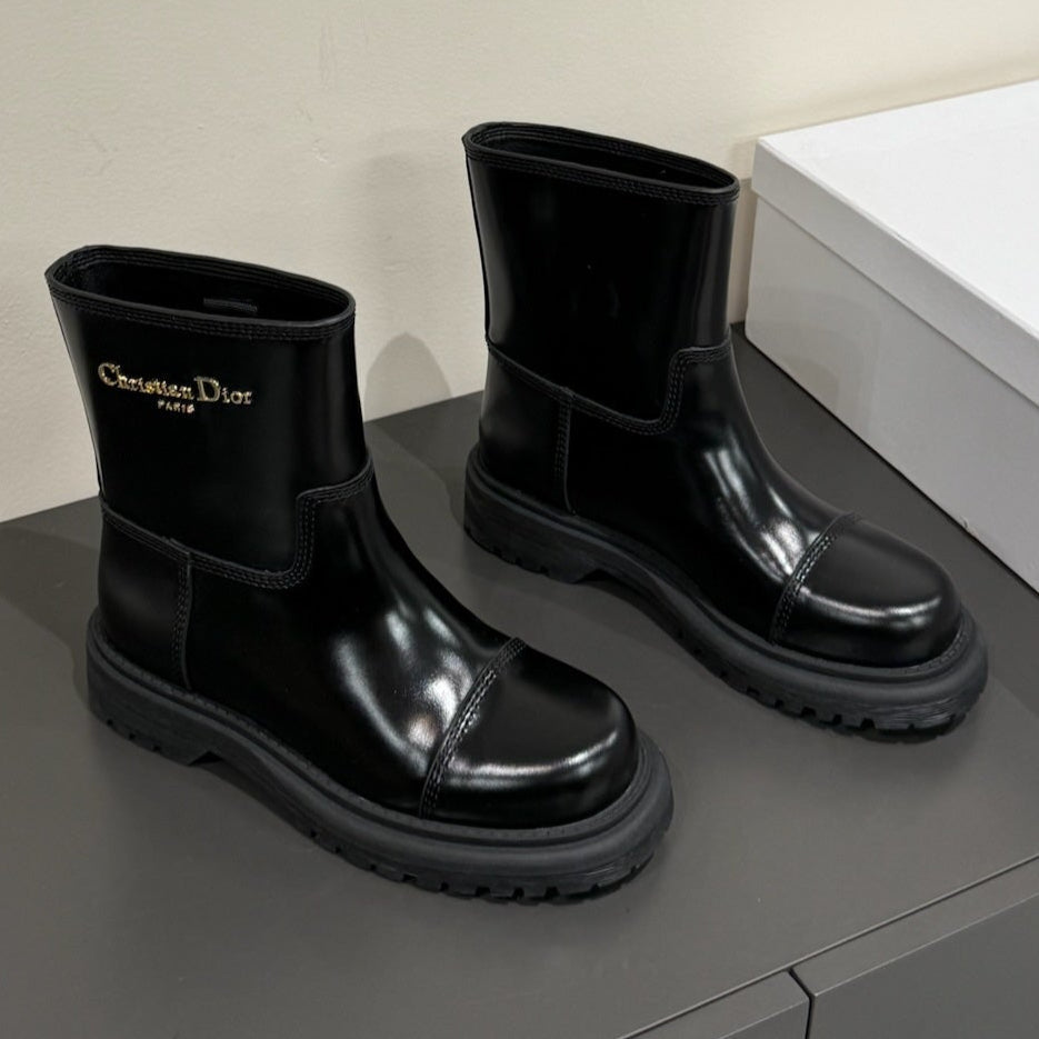 D-TOWN ANKLE BOOTS IN BLACK PATENT CALFSKIN