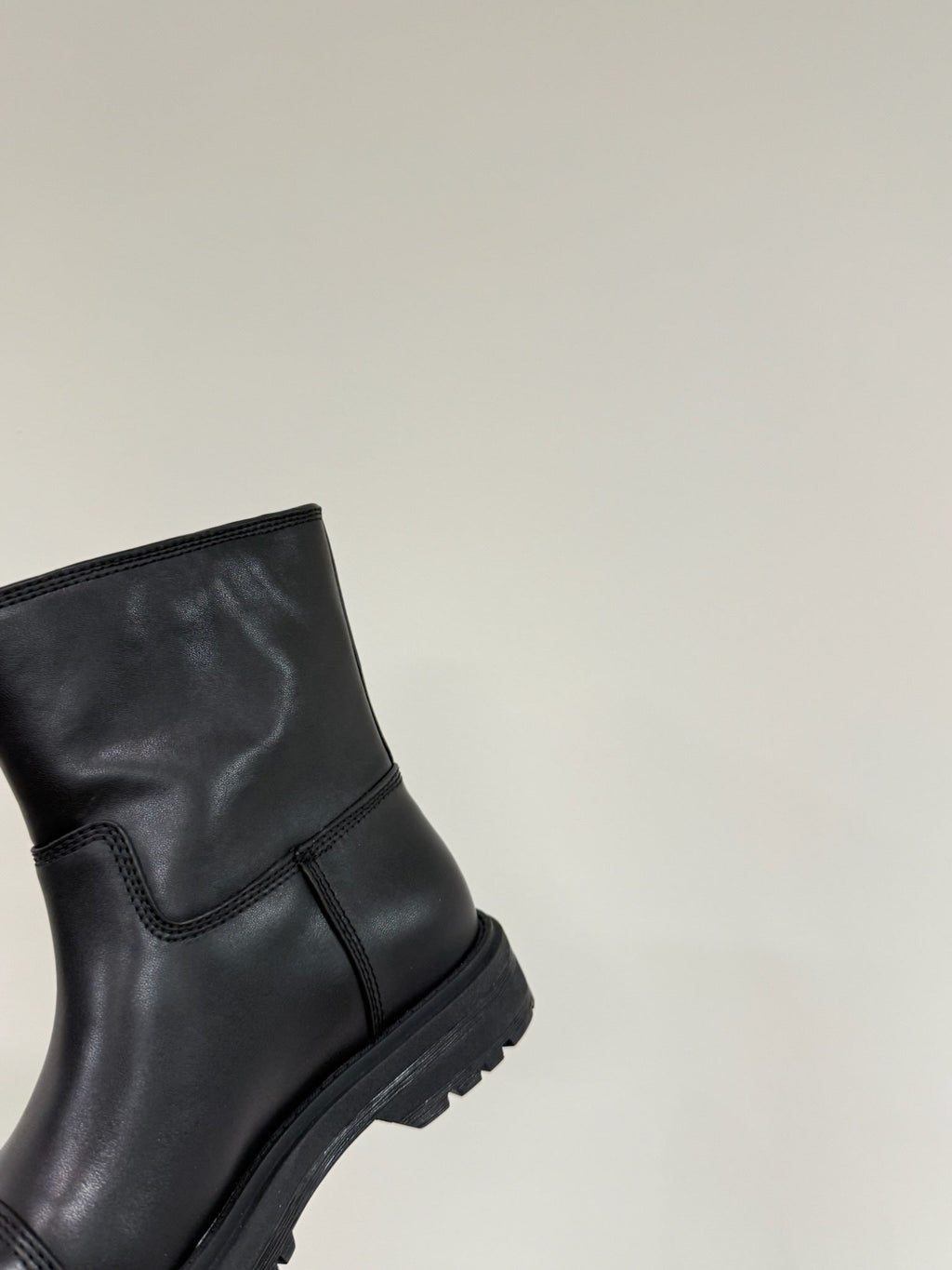 D-TOWN ANKLE BOOTS IN BLACK CALFSKIN