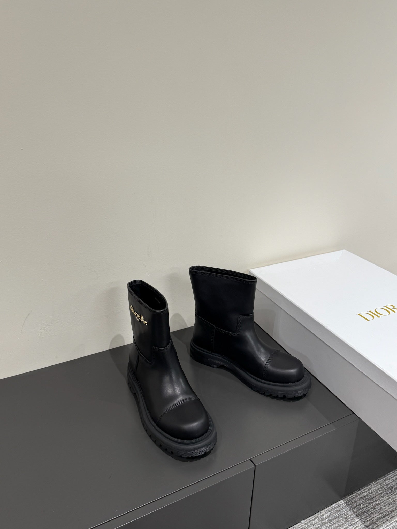 D-TOWN ANKLE BOOTS IN BLACK CALFSKIN