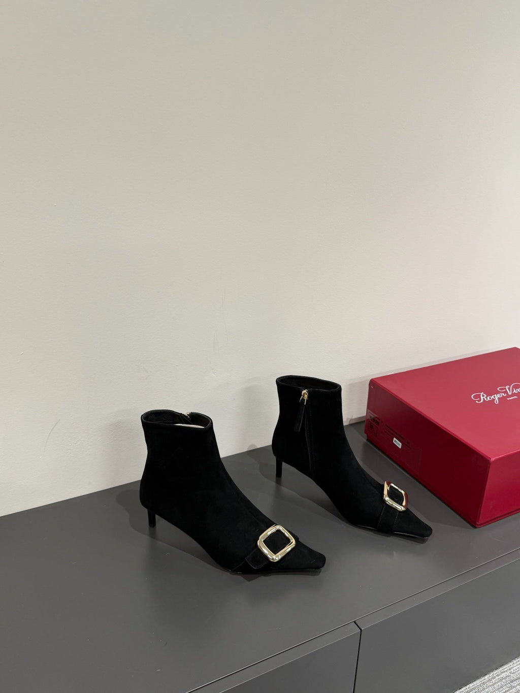 BELLE VIVIER CHELSEA BOOTIES IN BLACK SUEDE