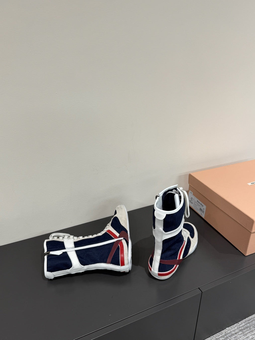 LACE-UP BOOTS IN BEIGE SUEDE AND NAVY MESH