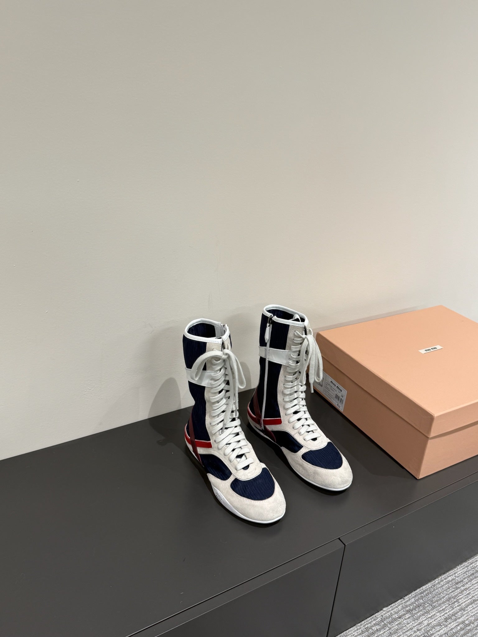 LACE-UP BOOTS IN BEIGE SUEDE AND NAVY MESH