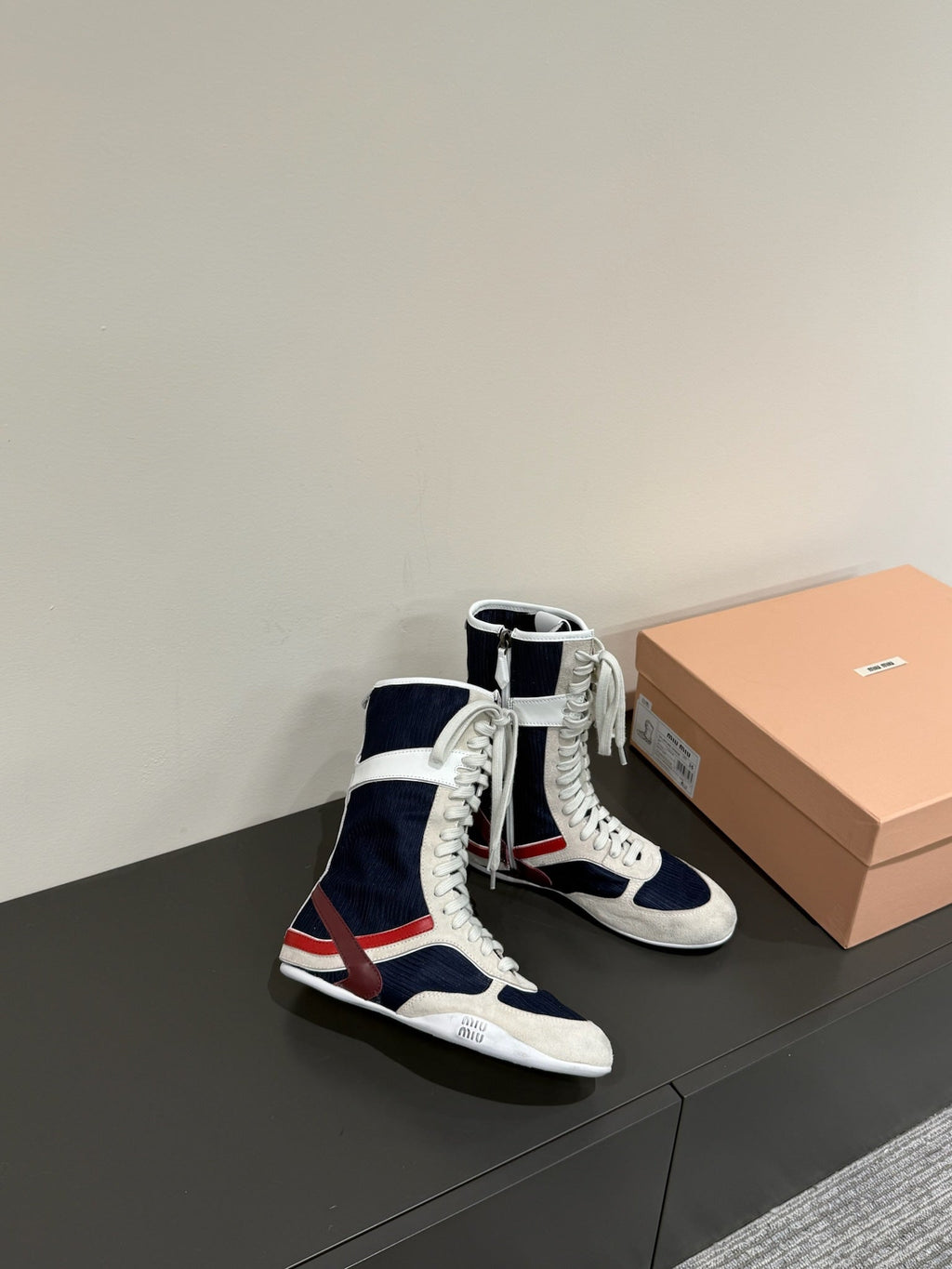 LACE-UP BOOTS IN BEIGE SUEDE AND NAVY MESH