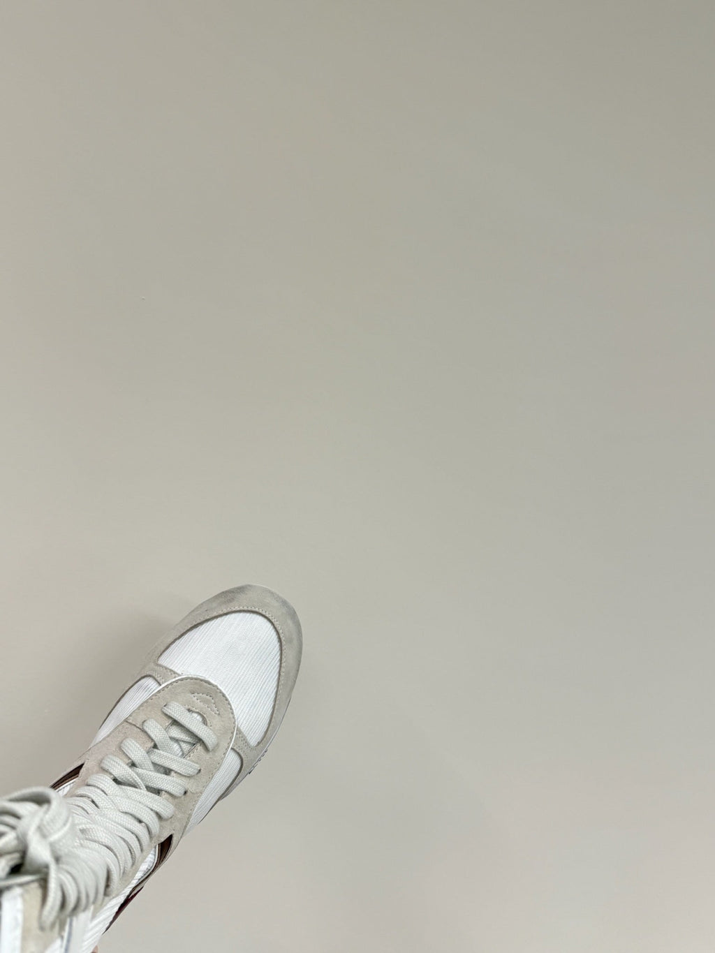 LACE-UP BOOTS IN BEIGE SUEDE AND WHITE MESH