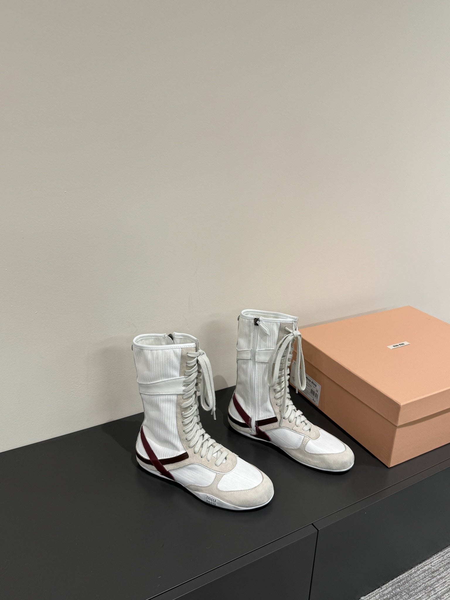 LACE-UP BOOTS IN BEIGE SUEDE AND WHITE MESH