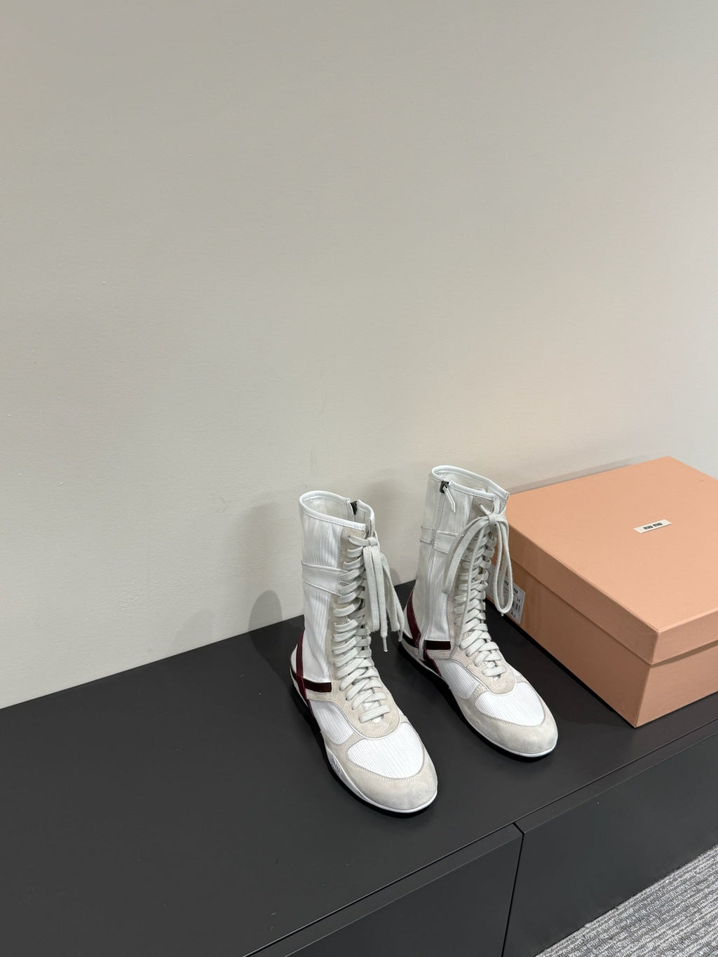 LACE-UP BOOTS IN BEIGE SUEDE AND WHITE MESH