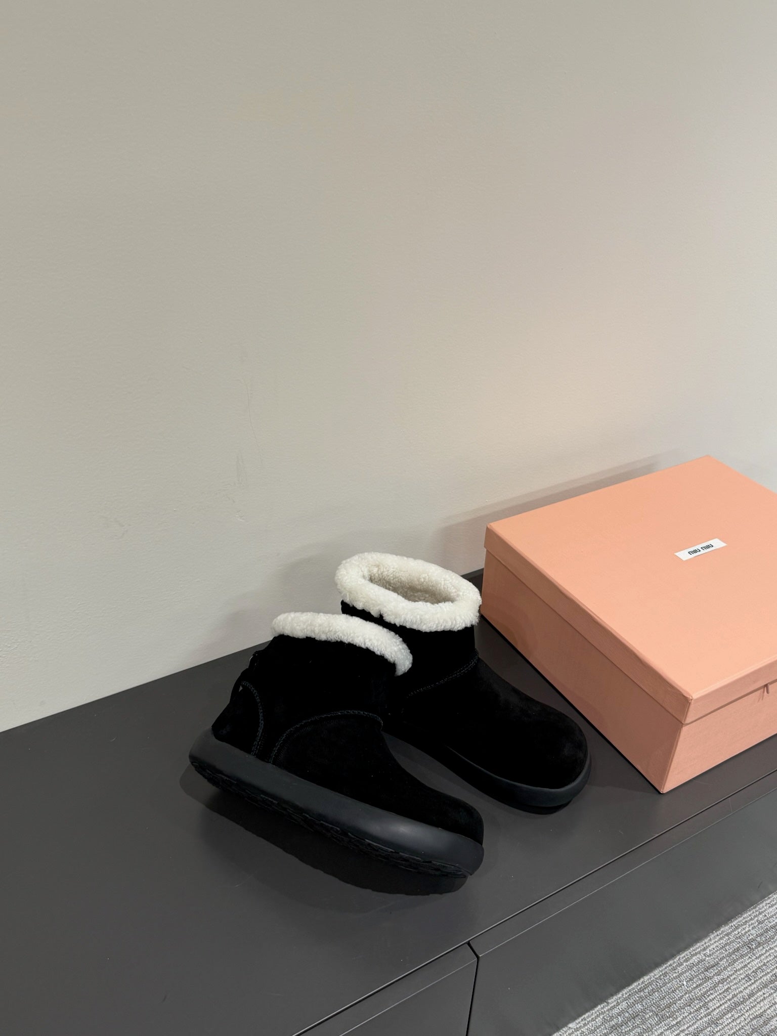 ANKLE BOOTS IN BLACK SUEDE AND FLEECE LINING