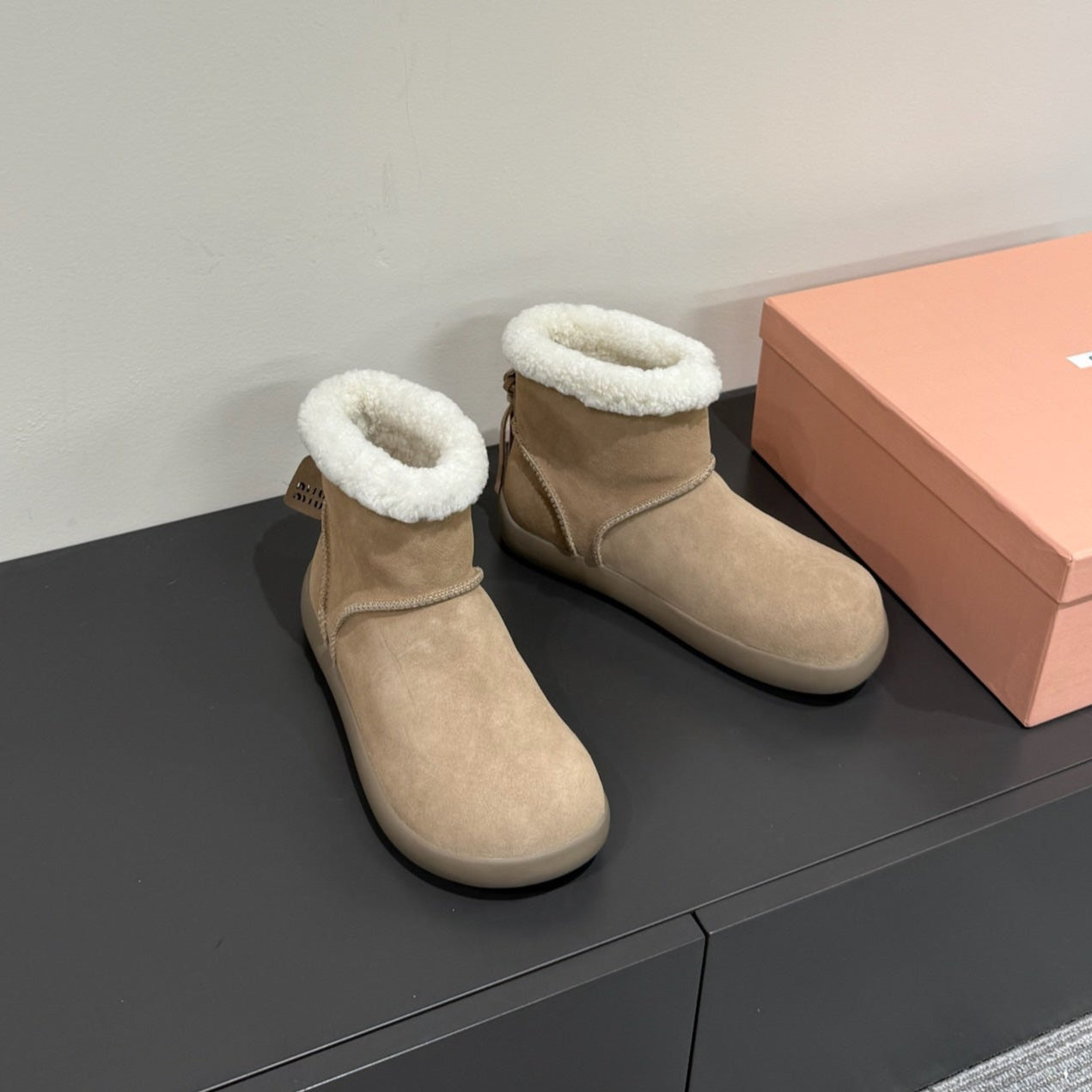 ANKLE BOOTS IN DESERT BROWN SUEDE AND FLEECE LINING