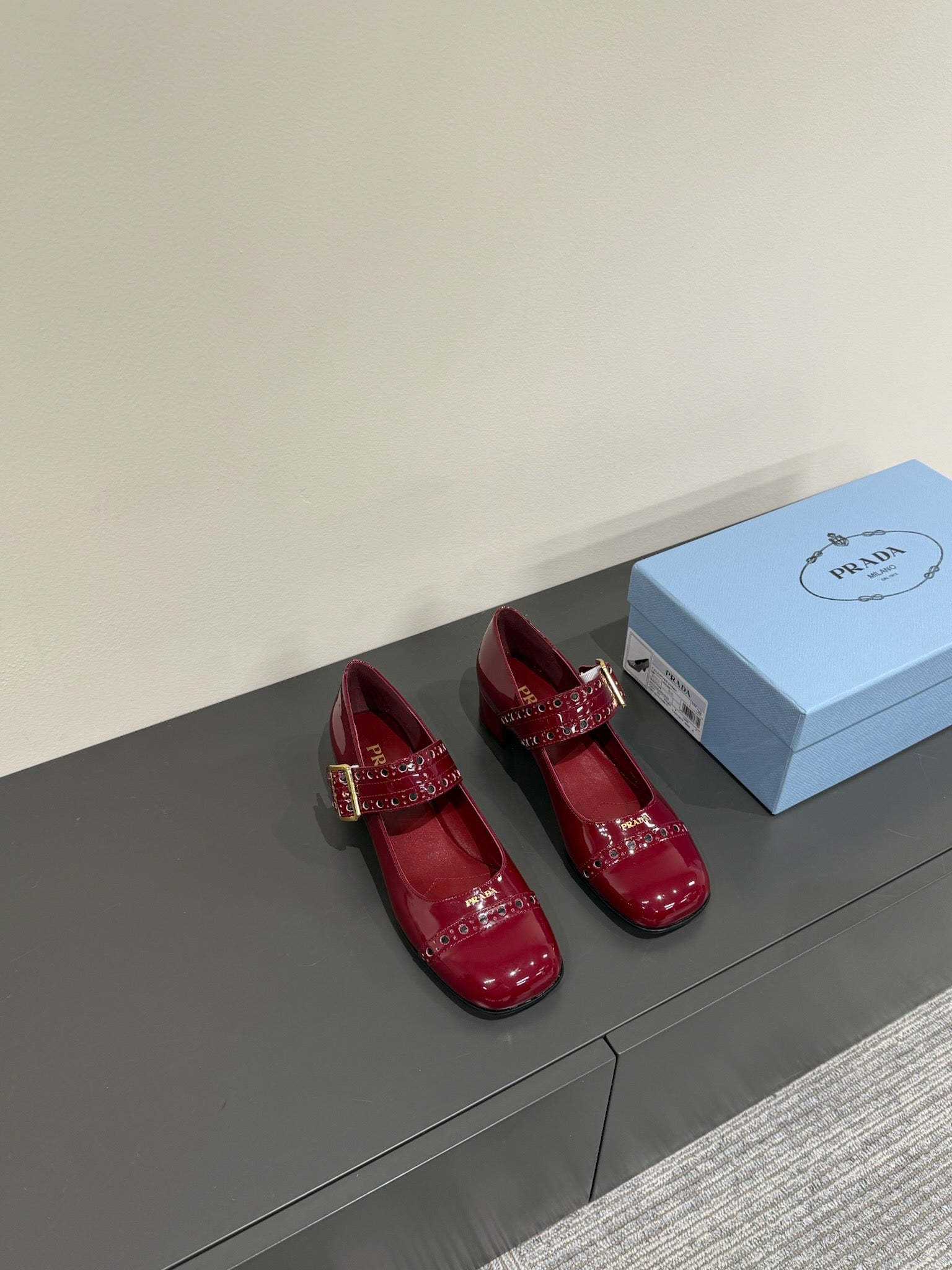 MARY JANE PUMPS IN BURGUNDY RED GLOSSY CALFSKIN