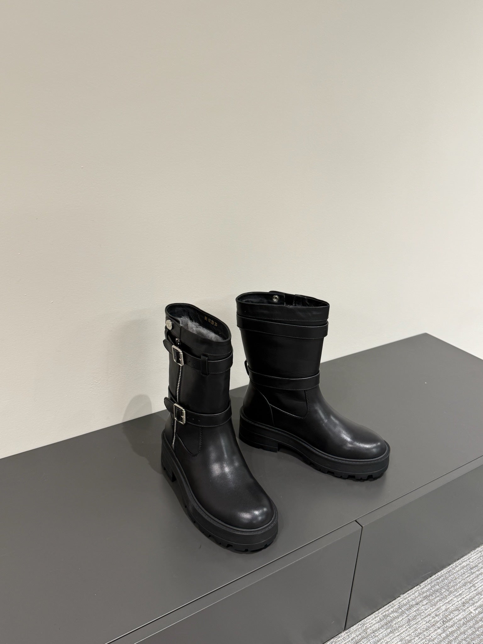 MAJOR ANKLE BOOT BLACK CALFSKIN WITH SHEARLING WOOL LINING