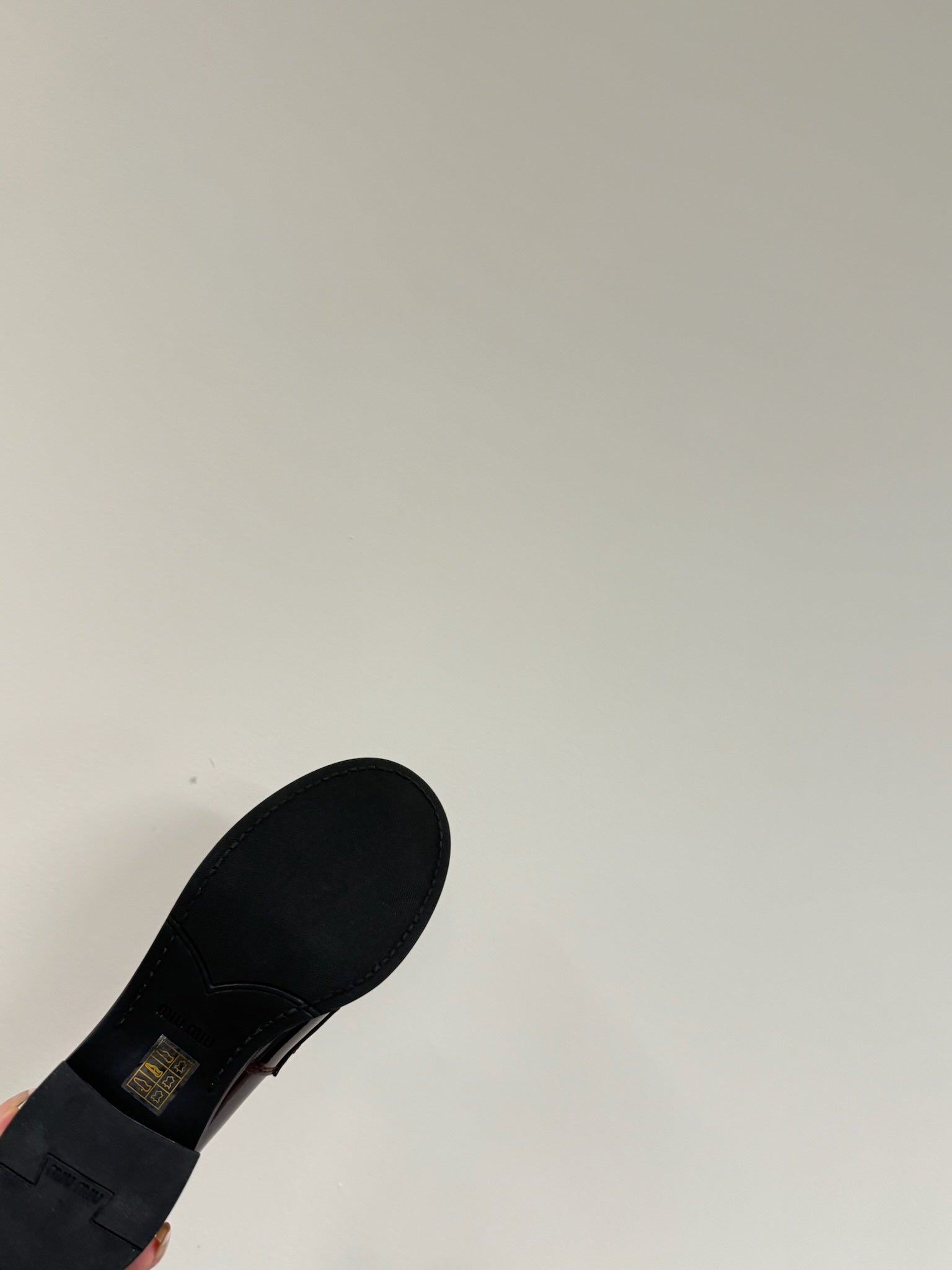 LOAFER WITH GOLD COIN IN CRIMSON GLOSSY CALFSKIN