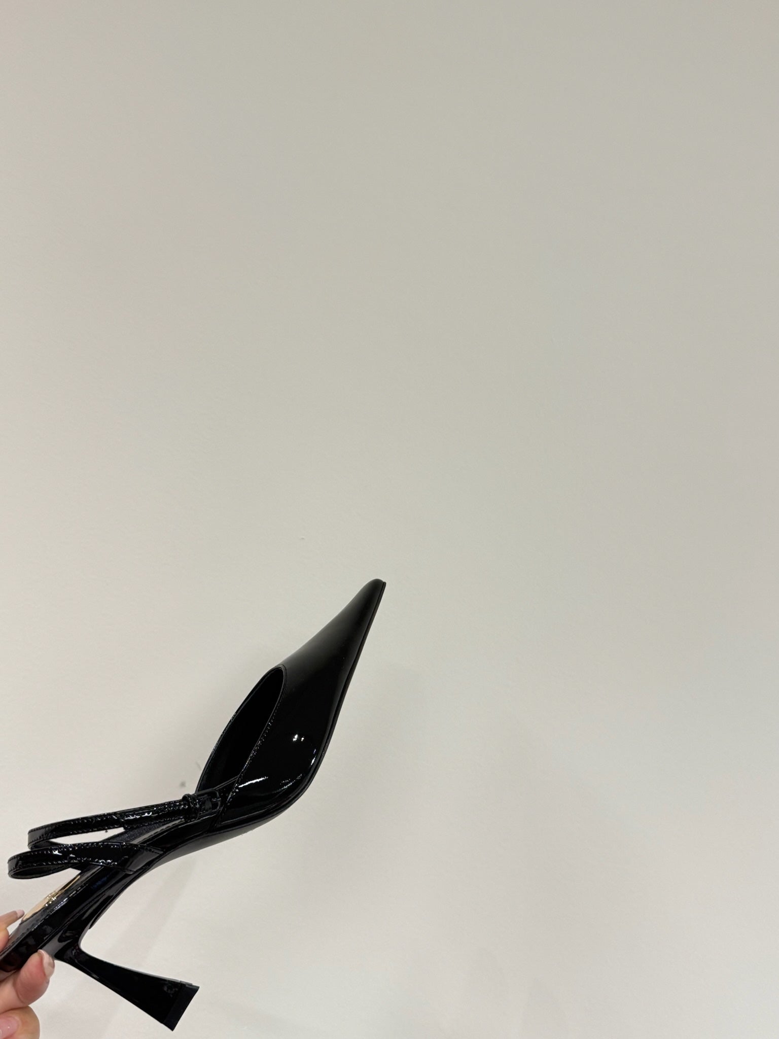 AIMÉE SLINGBACK PUMPS IN BLACK GLOSSY LAMBSKIN