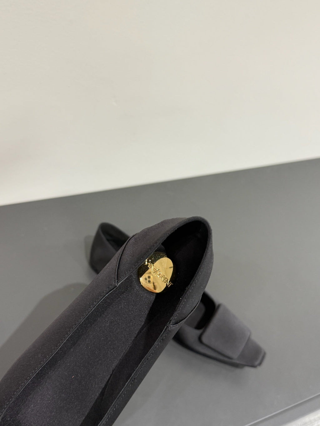 BALLERINA FLATS IN BLACK SATIN