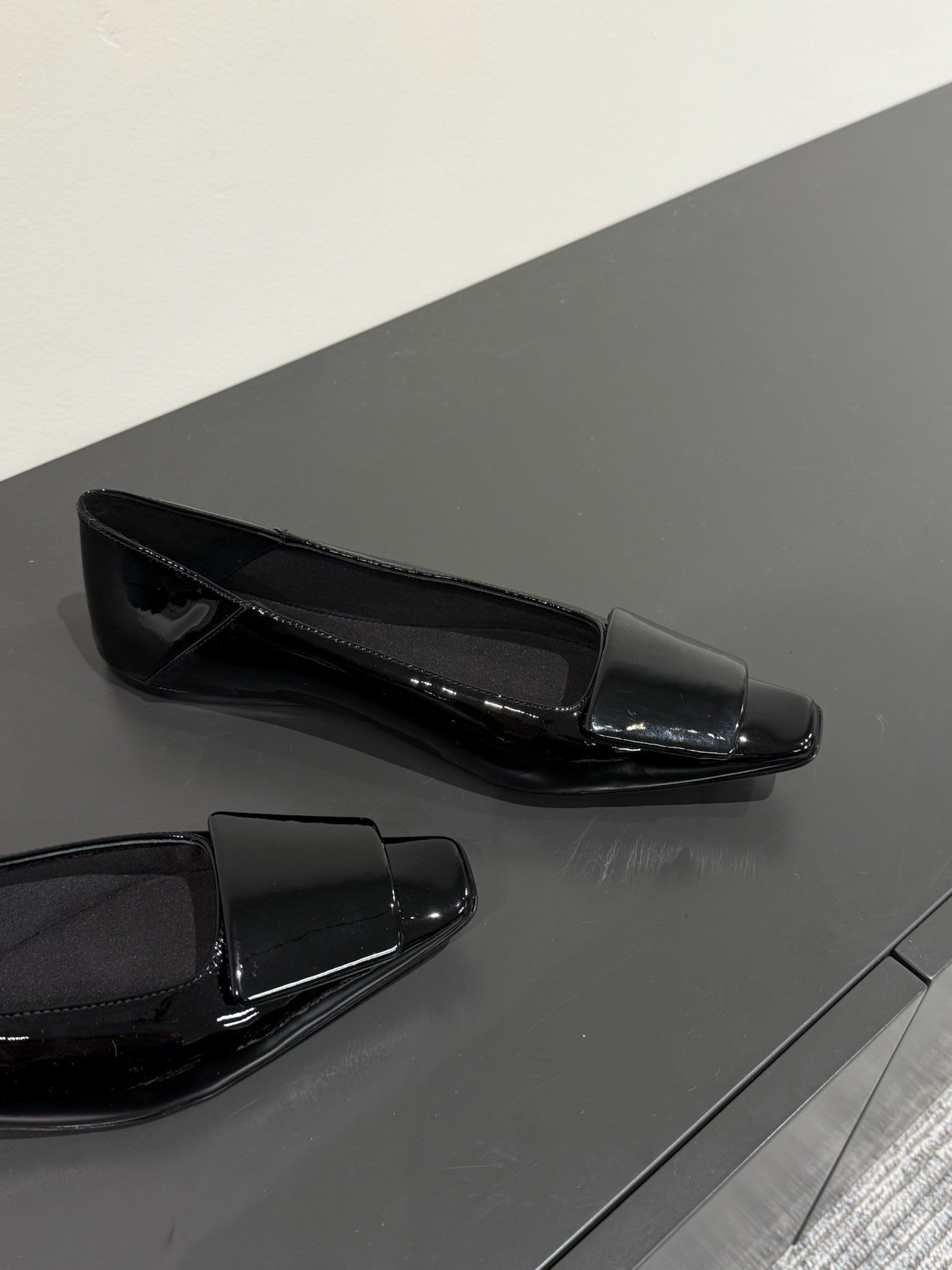 POPPY BALLET FLATS IN BLACK GLOSSY LAMBSKIN