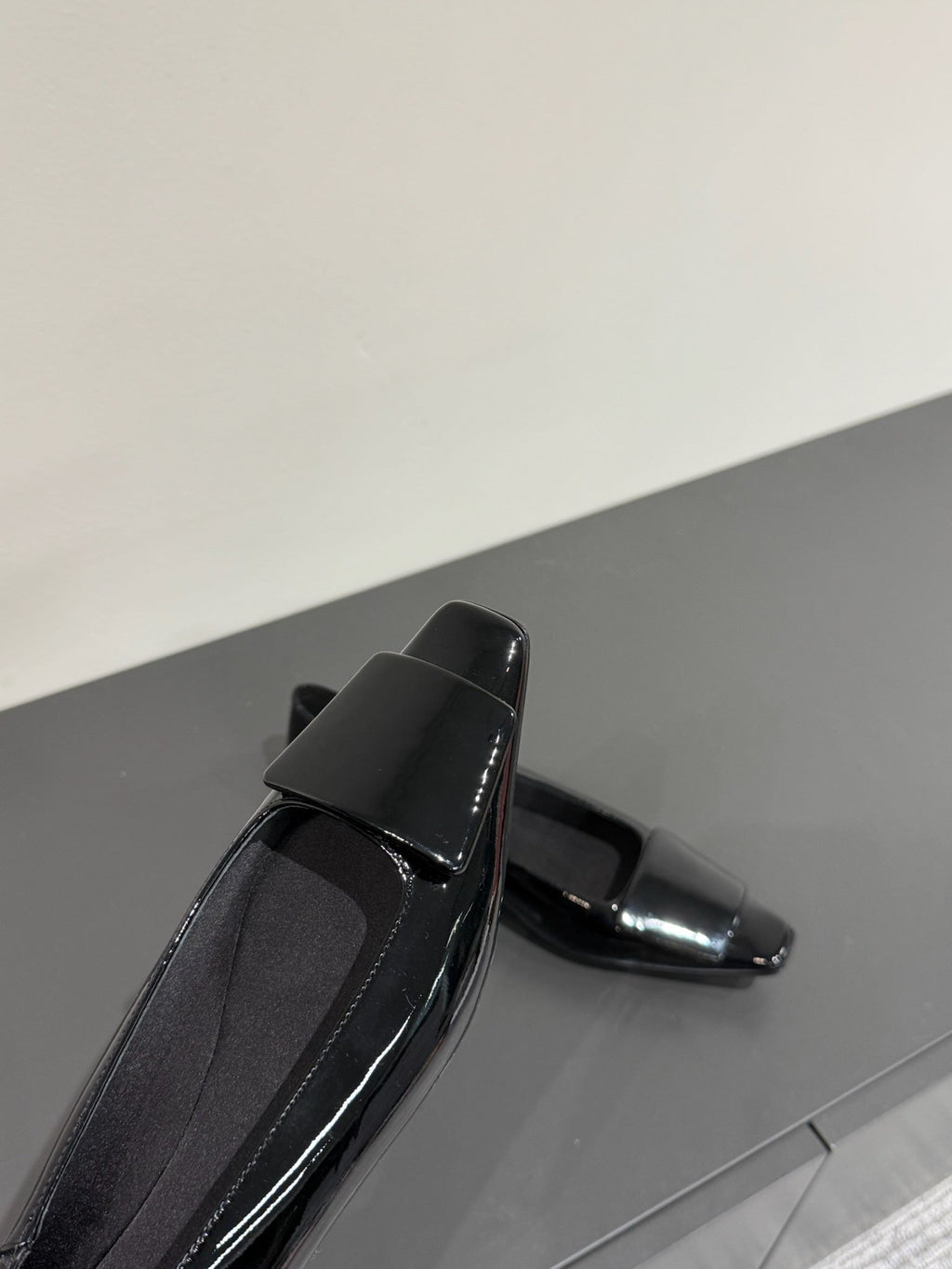 POPPY BALLET FLATS IN BLACK GLOSSY LAMBSKIN