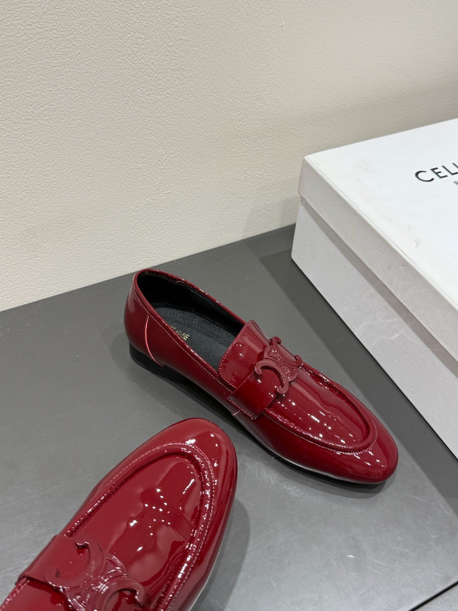 TRIOMPHE LOAFERS IN MAROON RED PATENT CALFSKIN