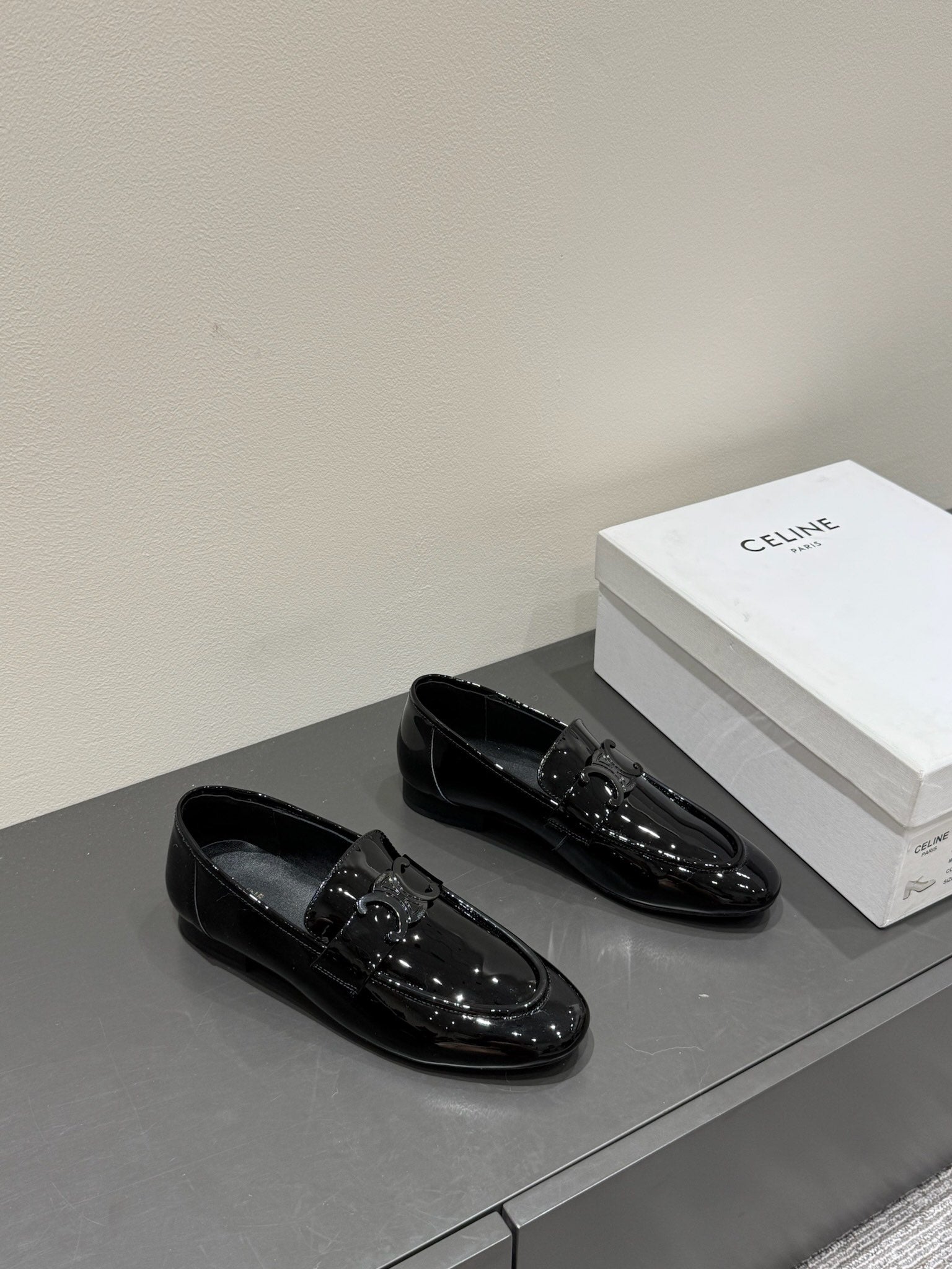 TRIOMPHE LOAFERS IN BLACK PATENT CALFSKIN