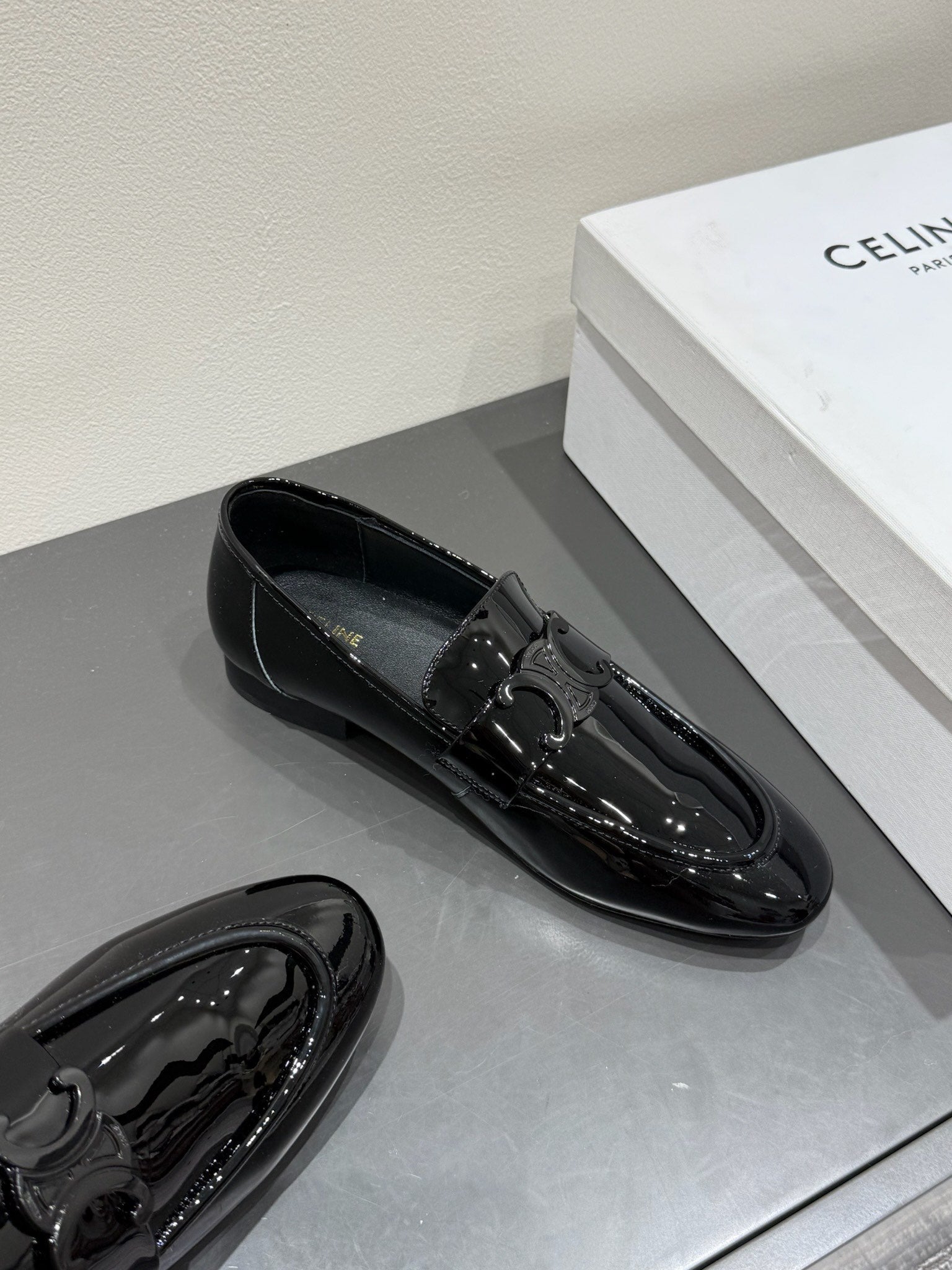 TRIOMPHE LOAFERS IN BLACK PATENT CALFSKIN