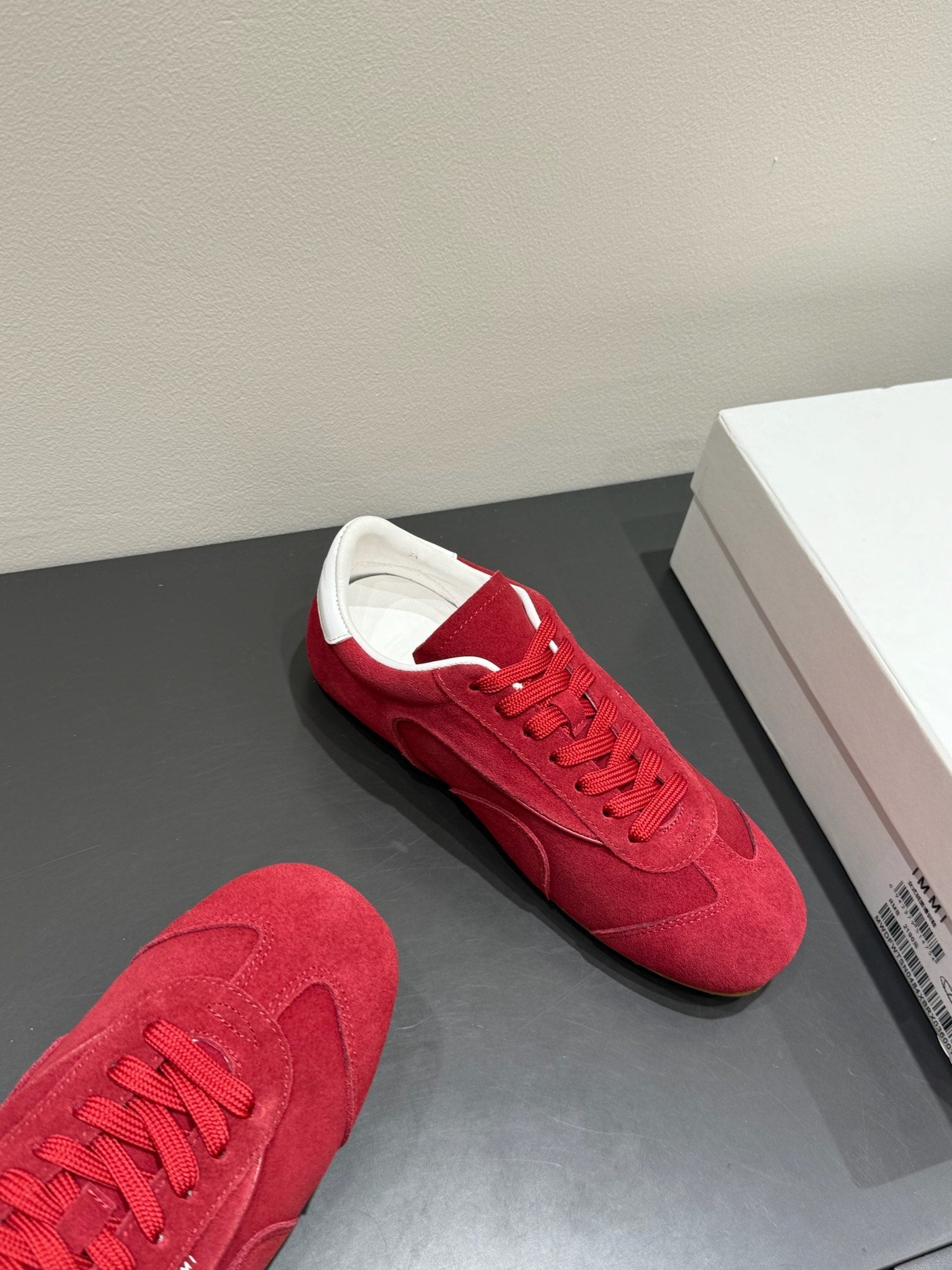 LACE-UP SNEAKER IN RED SUEDE