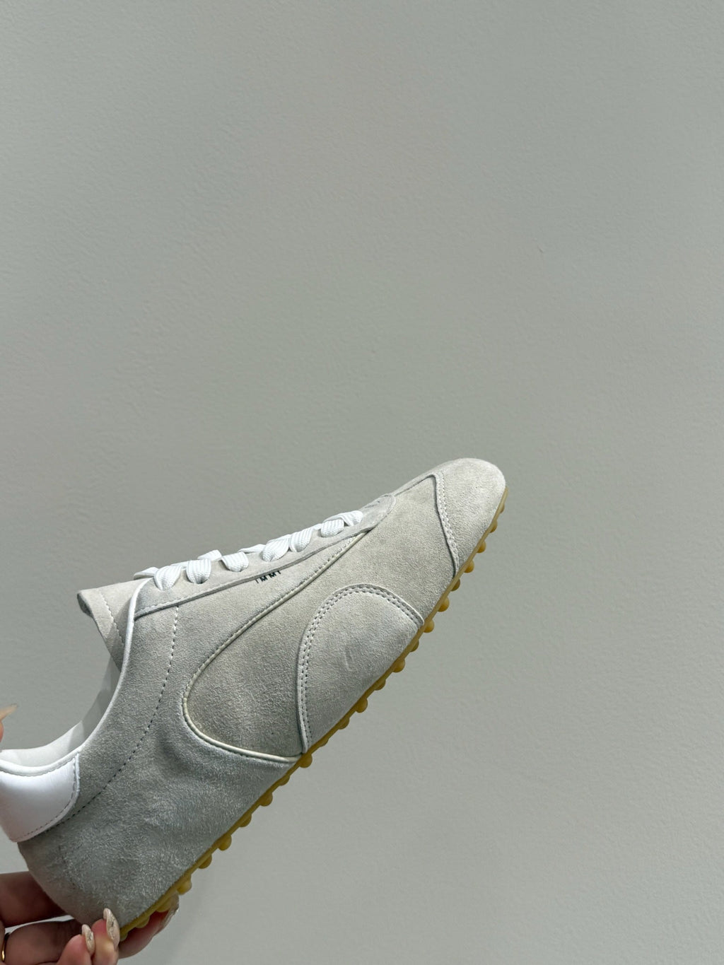 LACE-UP SNEAKER IN BEIGE SUEDE