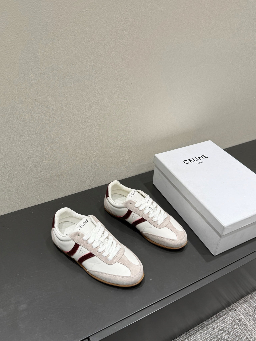 JOGGER LOW LACE-UP SNEAKER IN CALFSKIN & SUEDE WHITE/BEIGE/RED