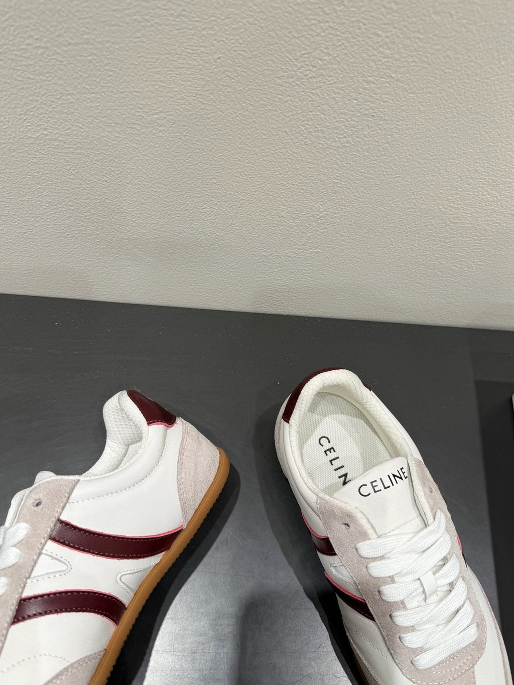 JOGGER LOW LACE-UP SNEAKER IN CALFSKIN & SUEDE WHITE/BEIGE/RED