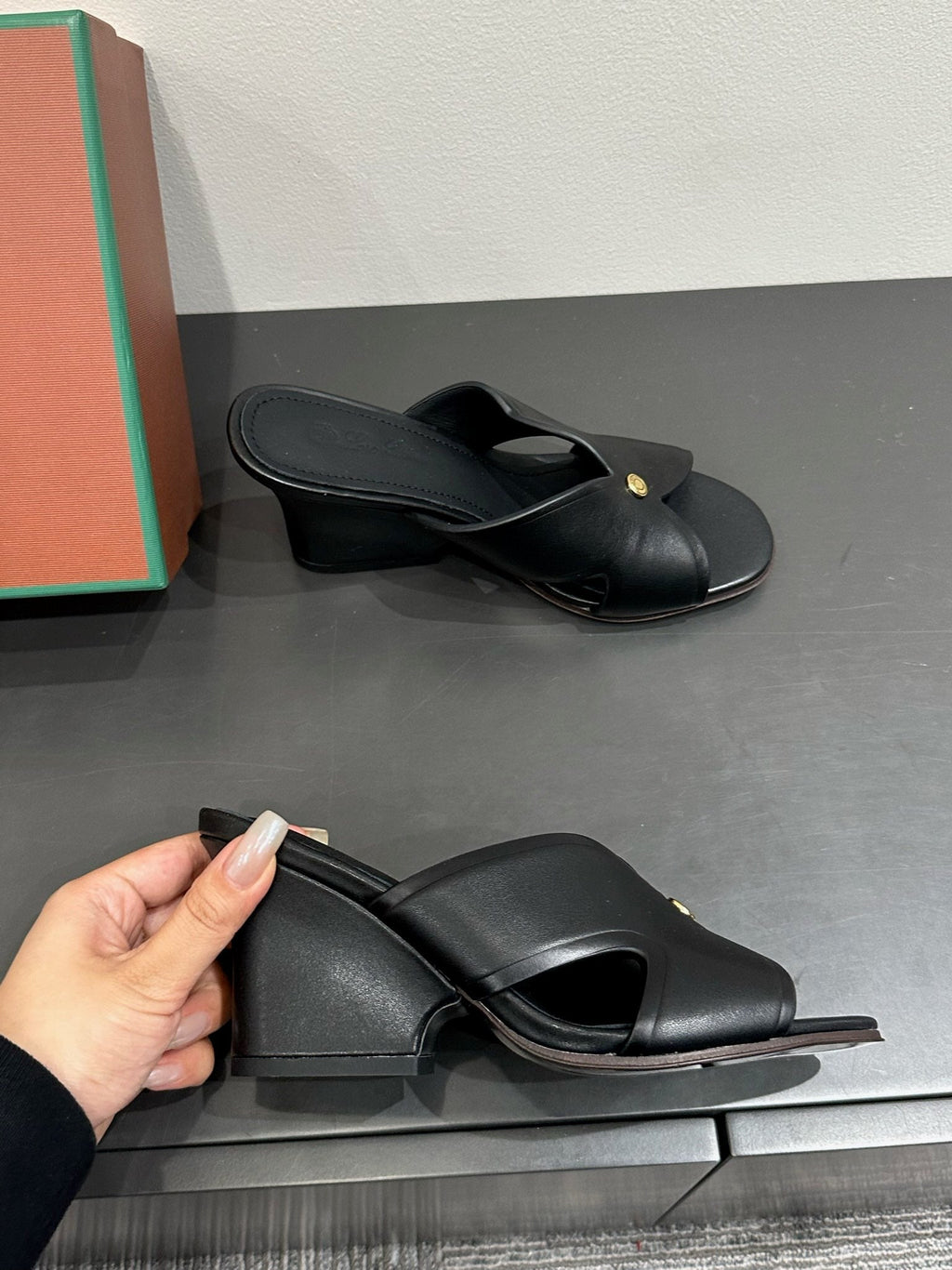 LP HIGH HEELS 25S IN BLACK LAMBSKIN