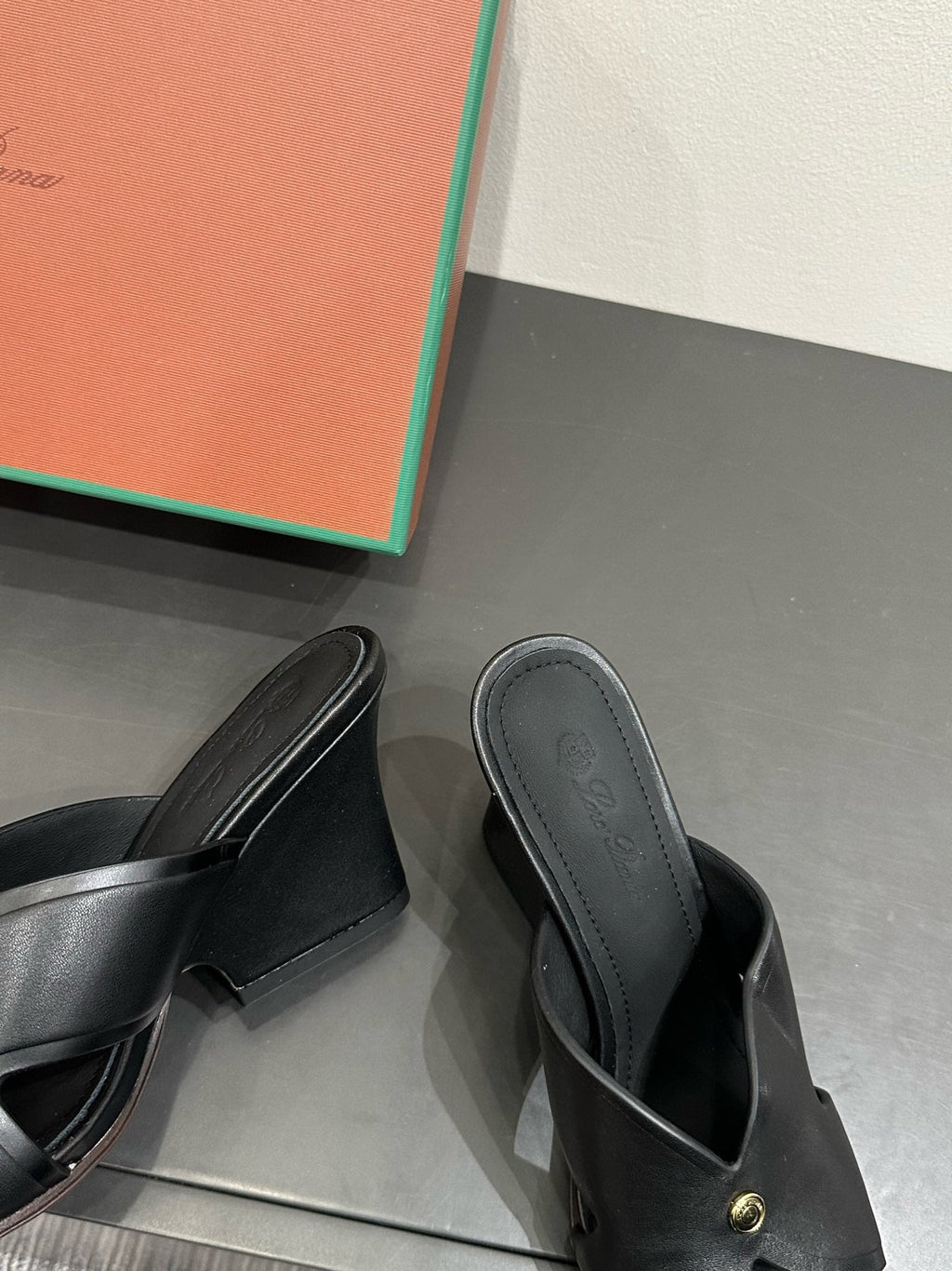 LP HIGH HEELS 25S IN BLACK LAMBSKIN