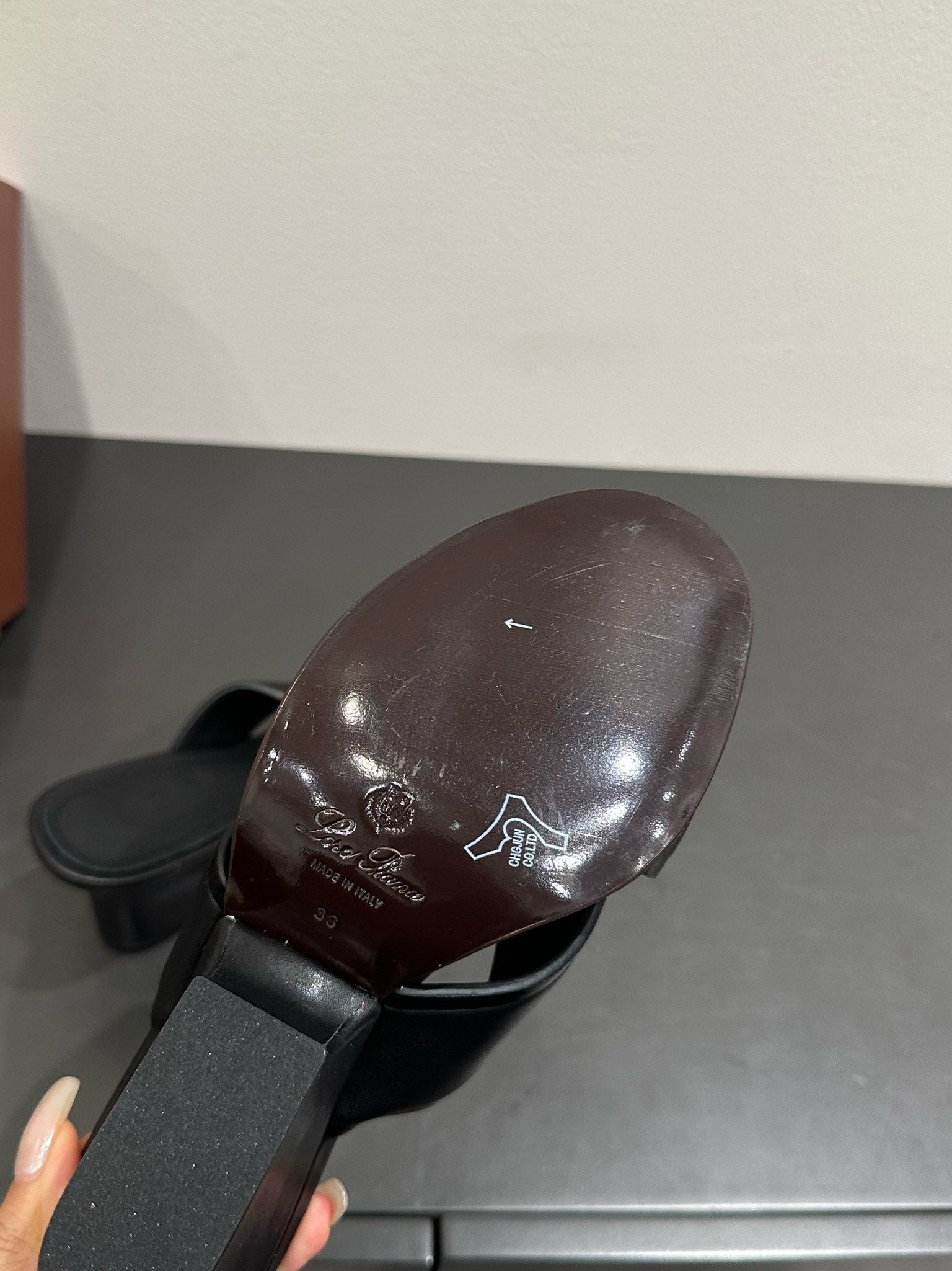 LP HIGH HEELS 25S IN BLACK LAMBSKIN