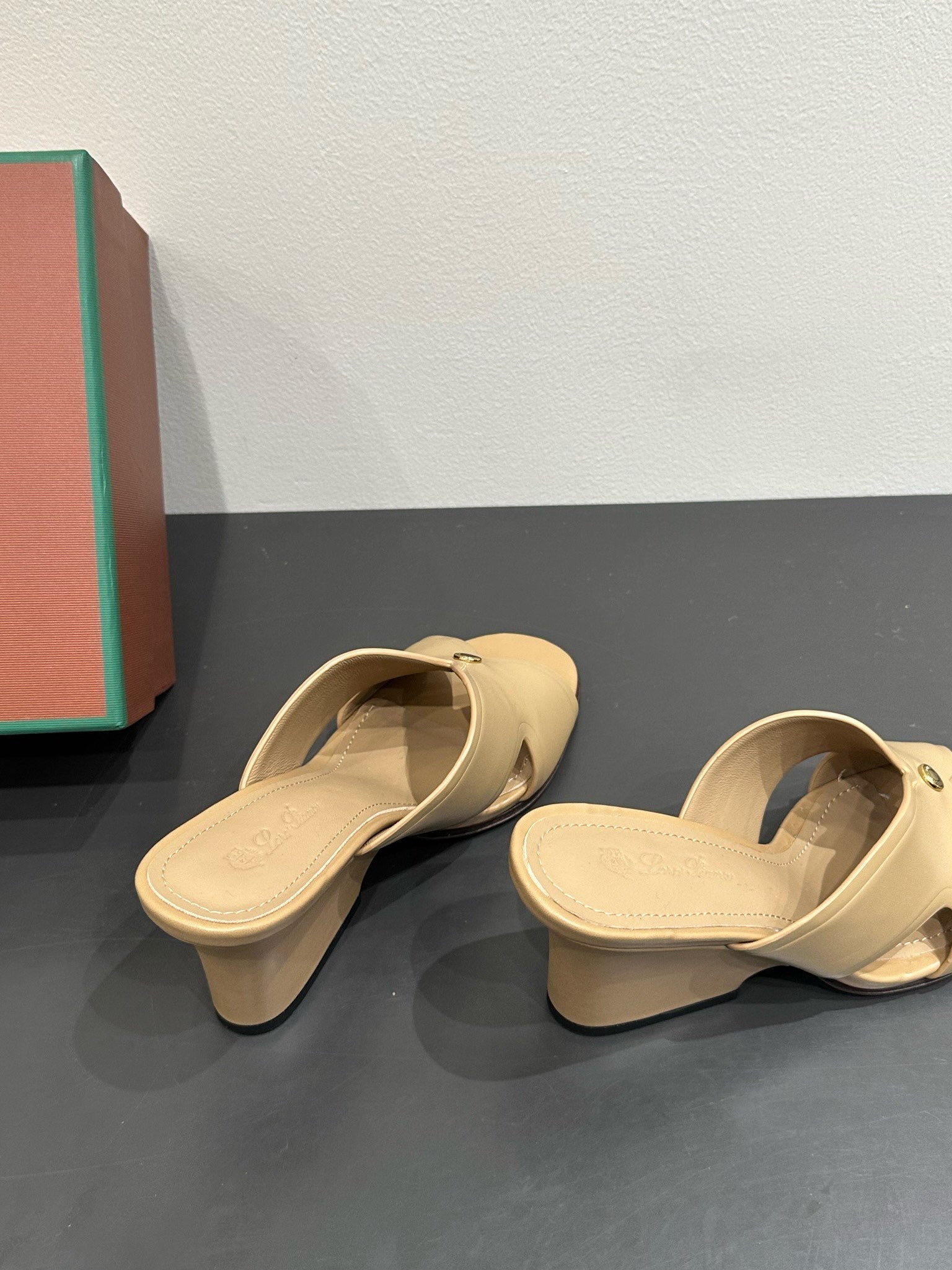 LP HIGH HEELS 25S IN WARM BEIGE LAMBSKIN