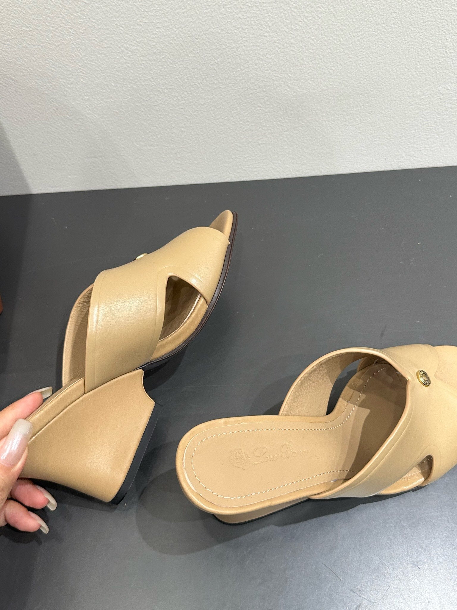 LP HIGH HEELS 25S IN WARM BEIGE LAMBSKIN