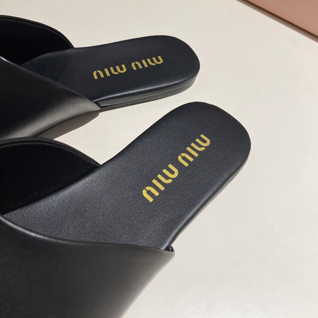 MULES SLIPPERS RETRO BLACK COWHIDE