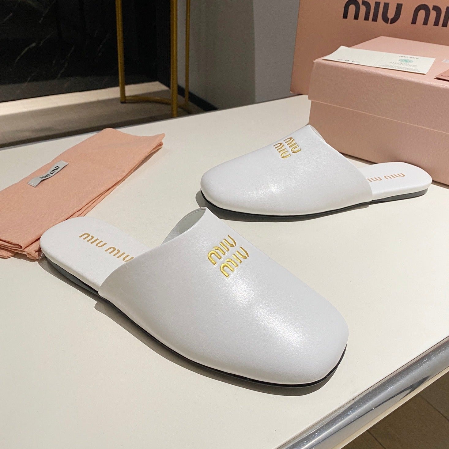 MULES SLIPPERS RETRO WHITE COWHIDE