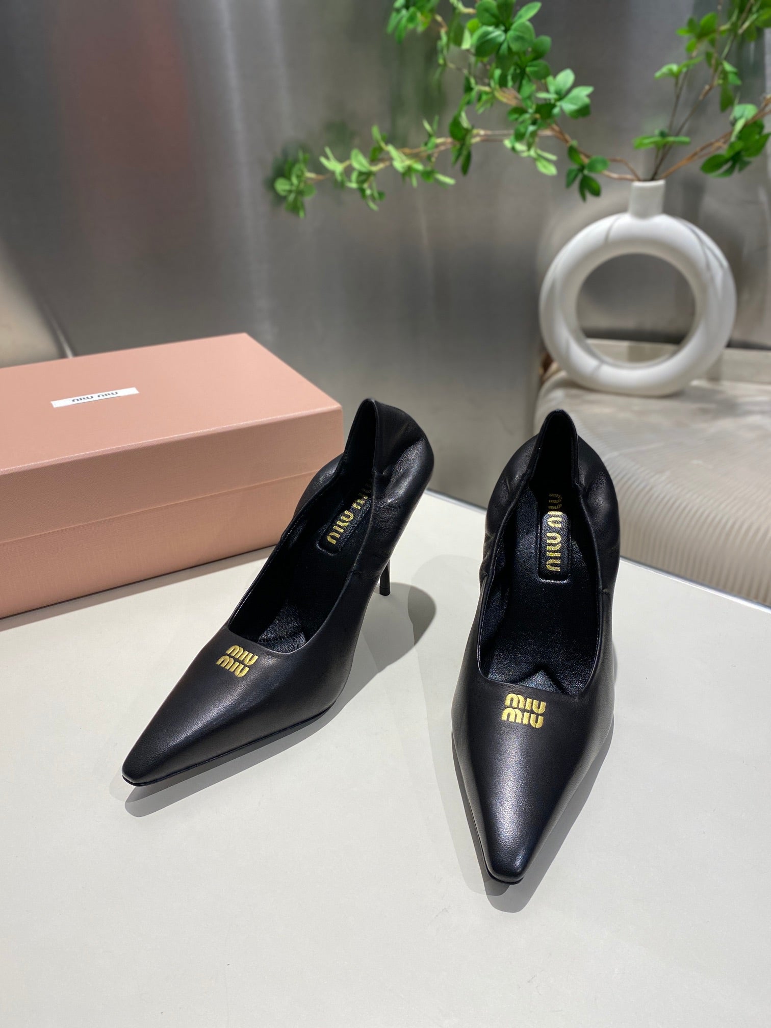 POINTED-TOE HIGH HEEL PUMPS IN BLACK SMOOTH LAMBSKIN